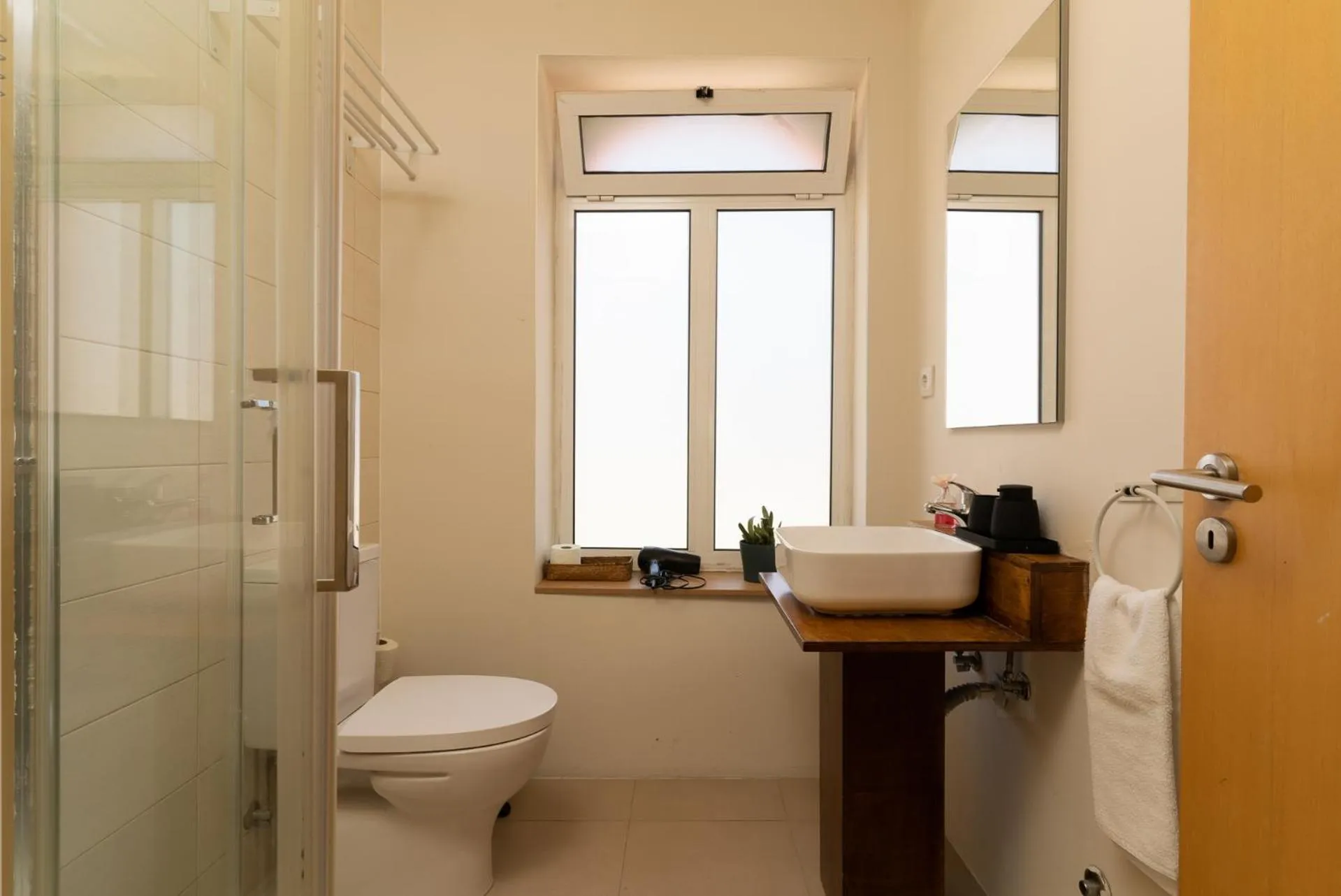Peach Hostel & Suites