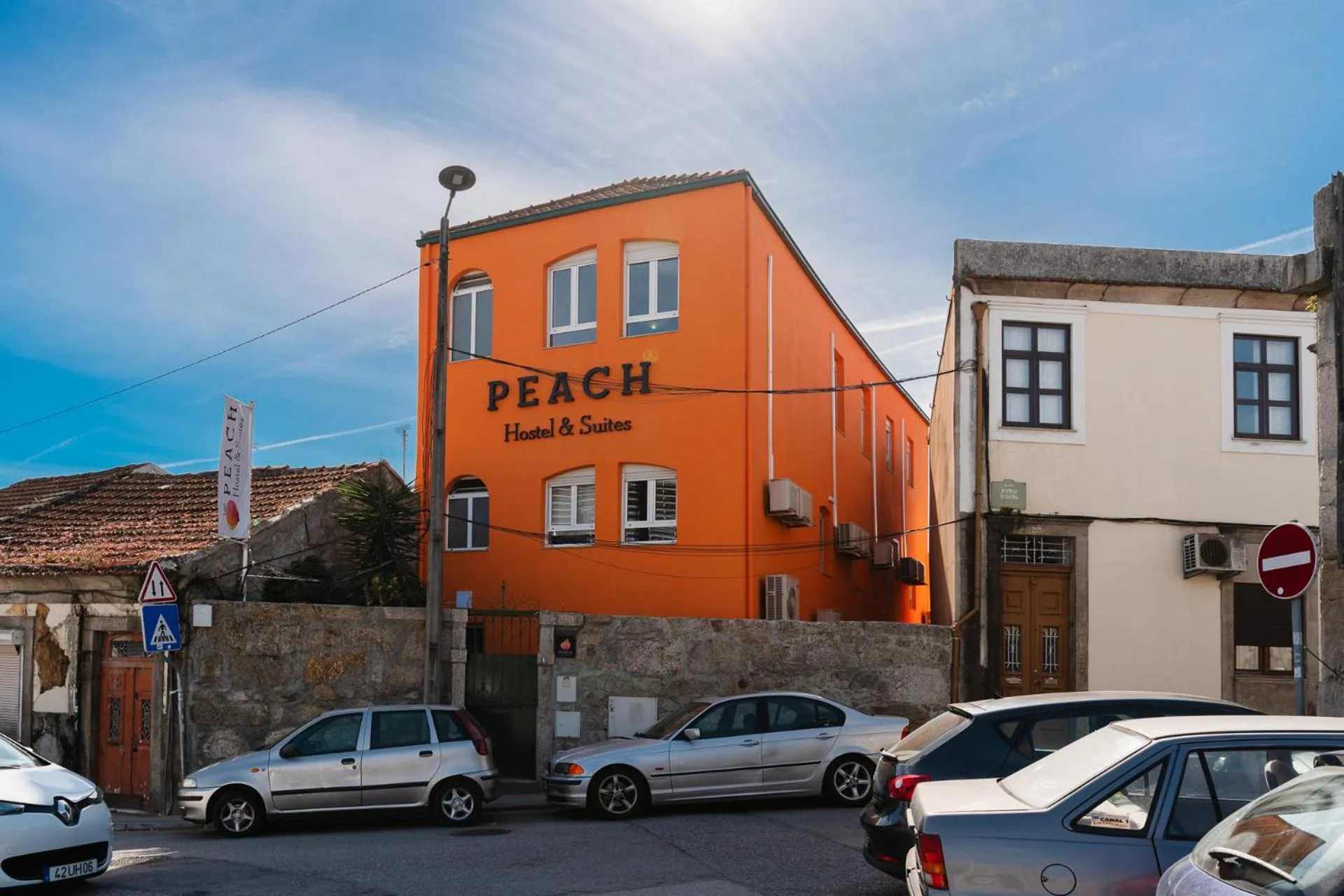 Peach Hostel & Suites