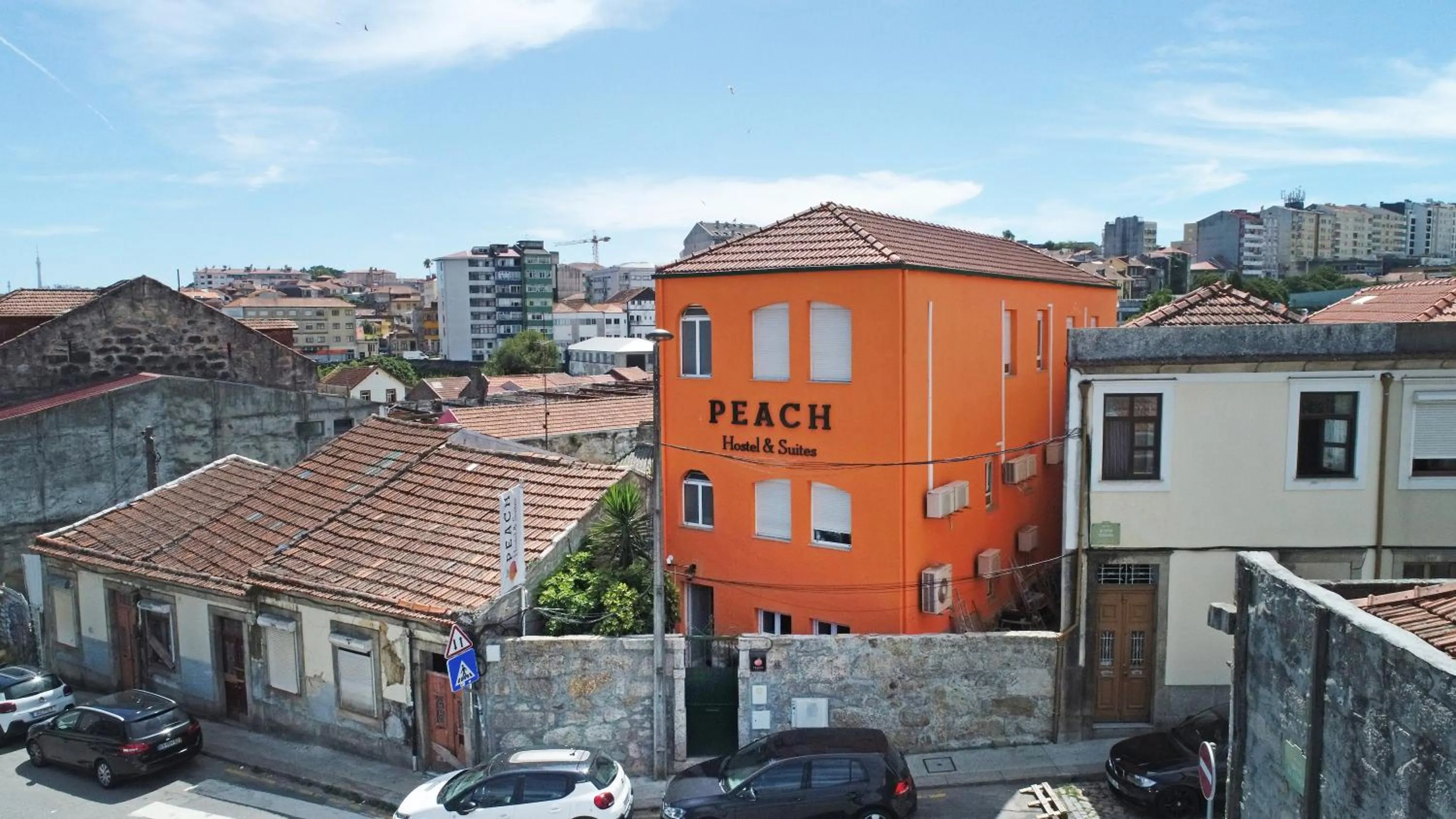 Peach Hostel & Suites