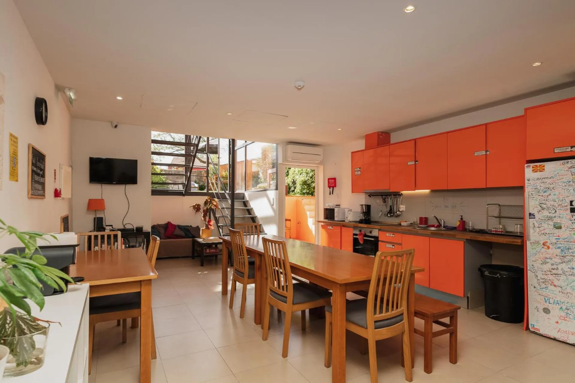 Peach Hostel & Suites