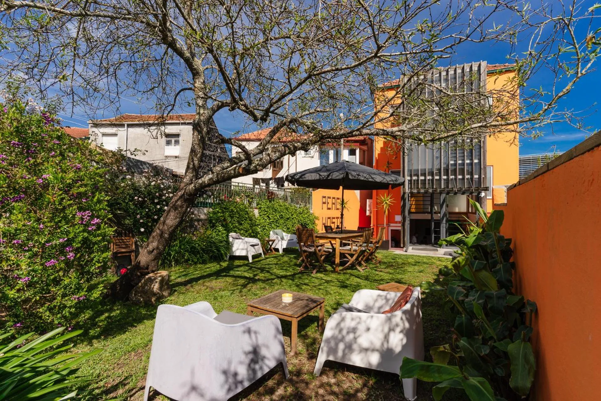 Peach Hostel & Suites