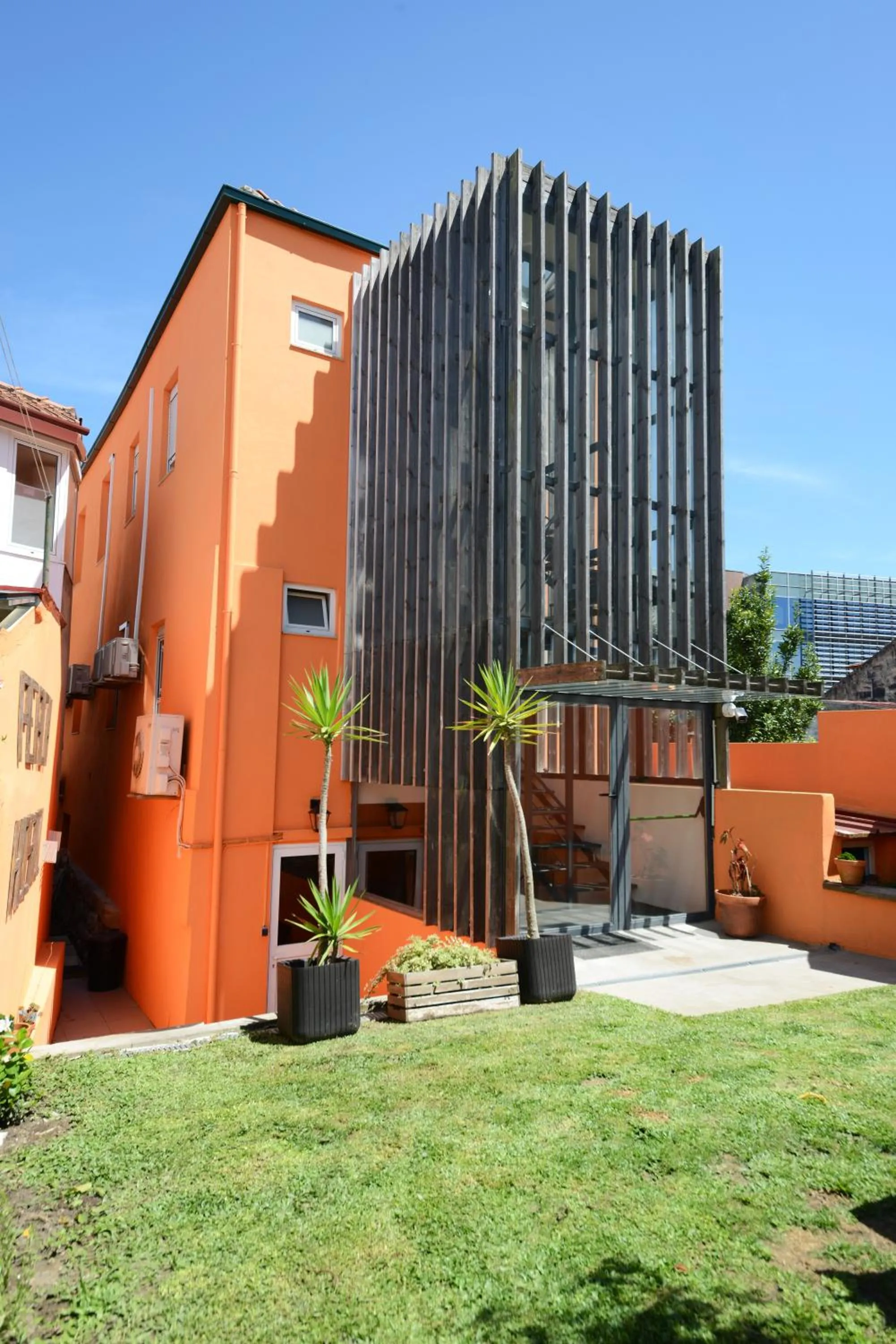 Peach Hostel & Suites