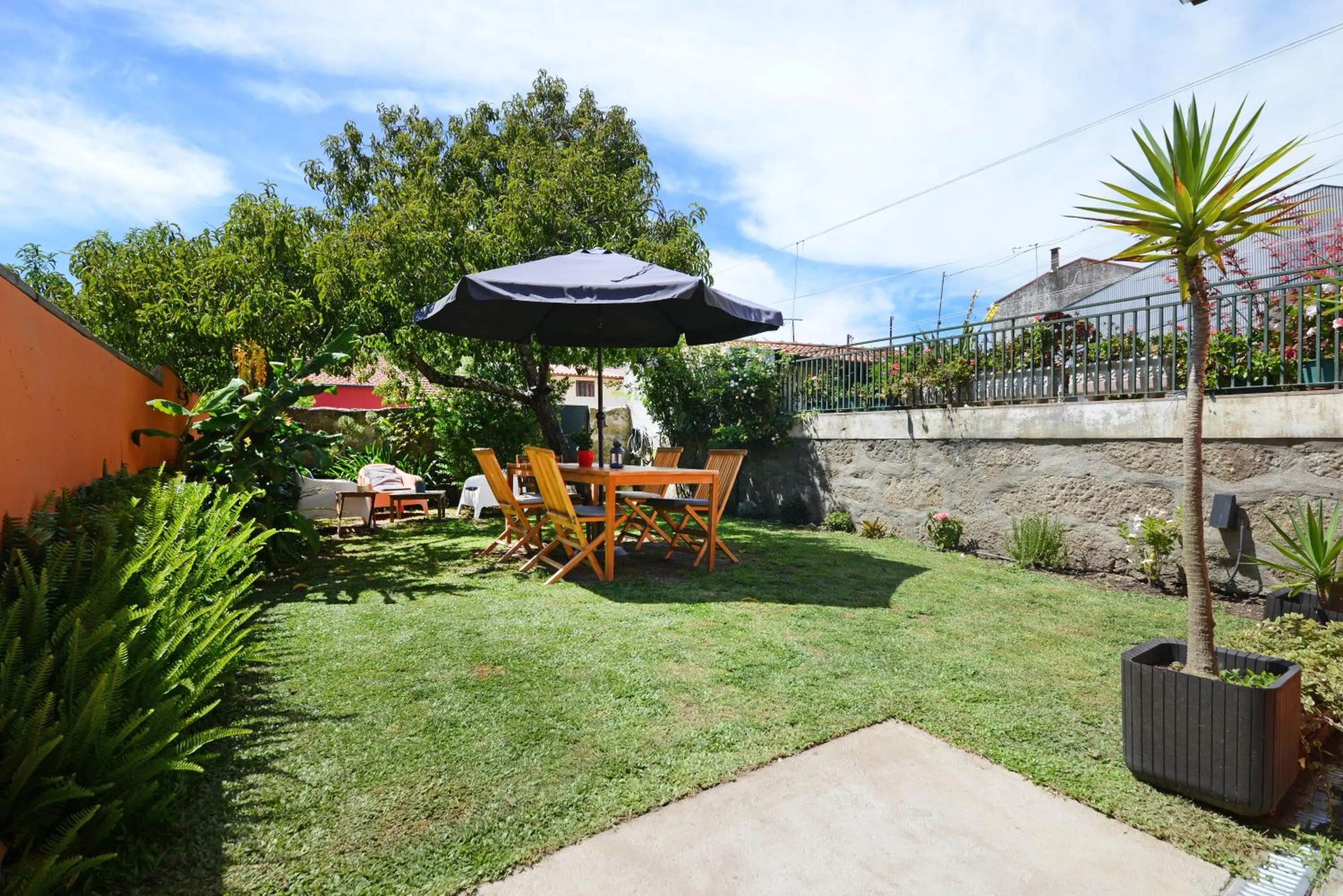 Peach Hostel & Suites
