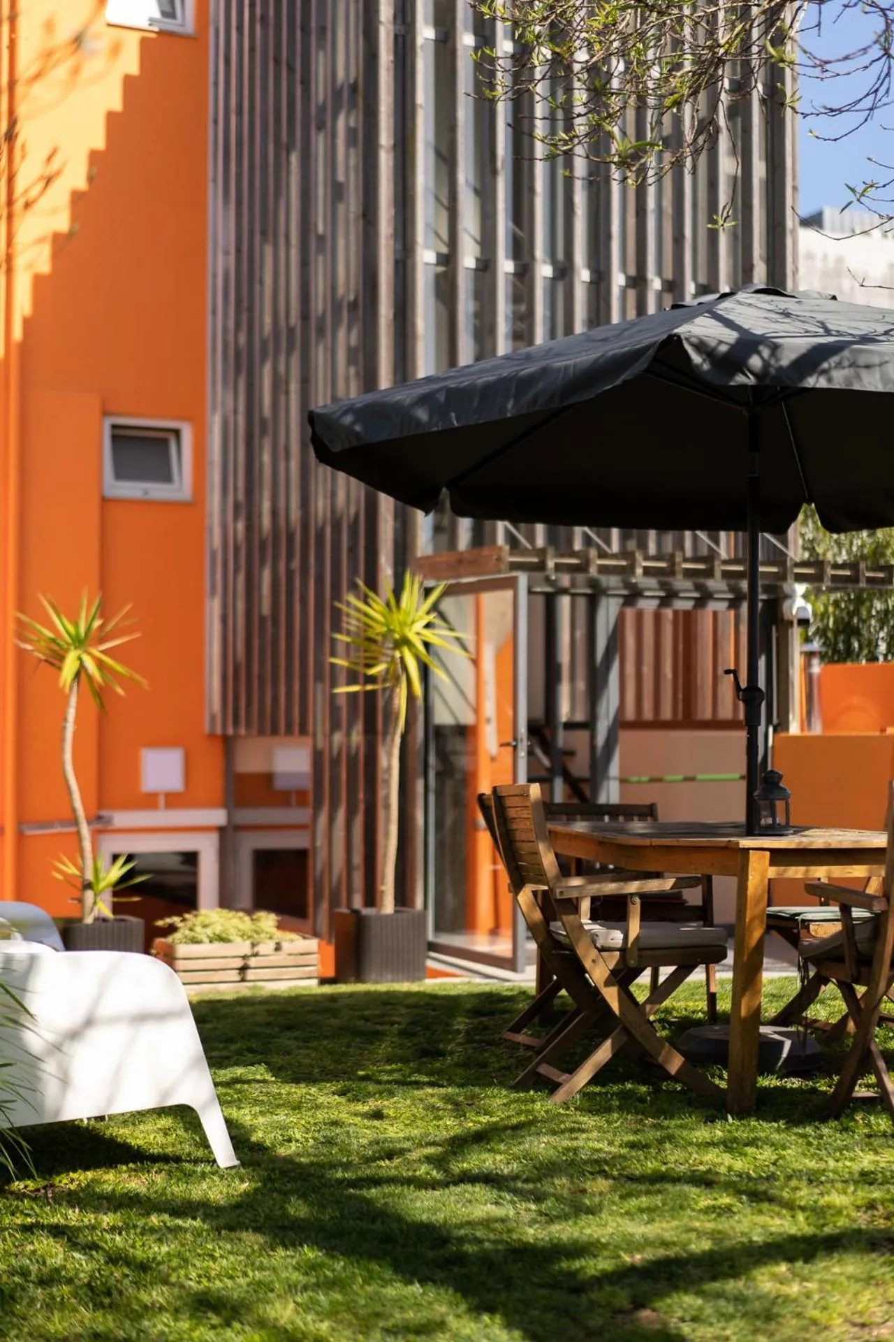Peach Hostel & Suites