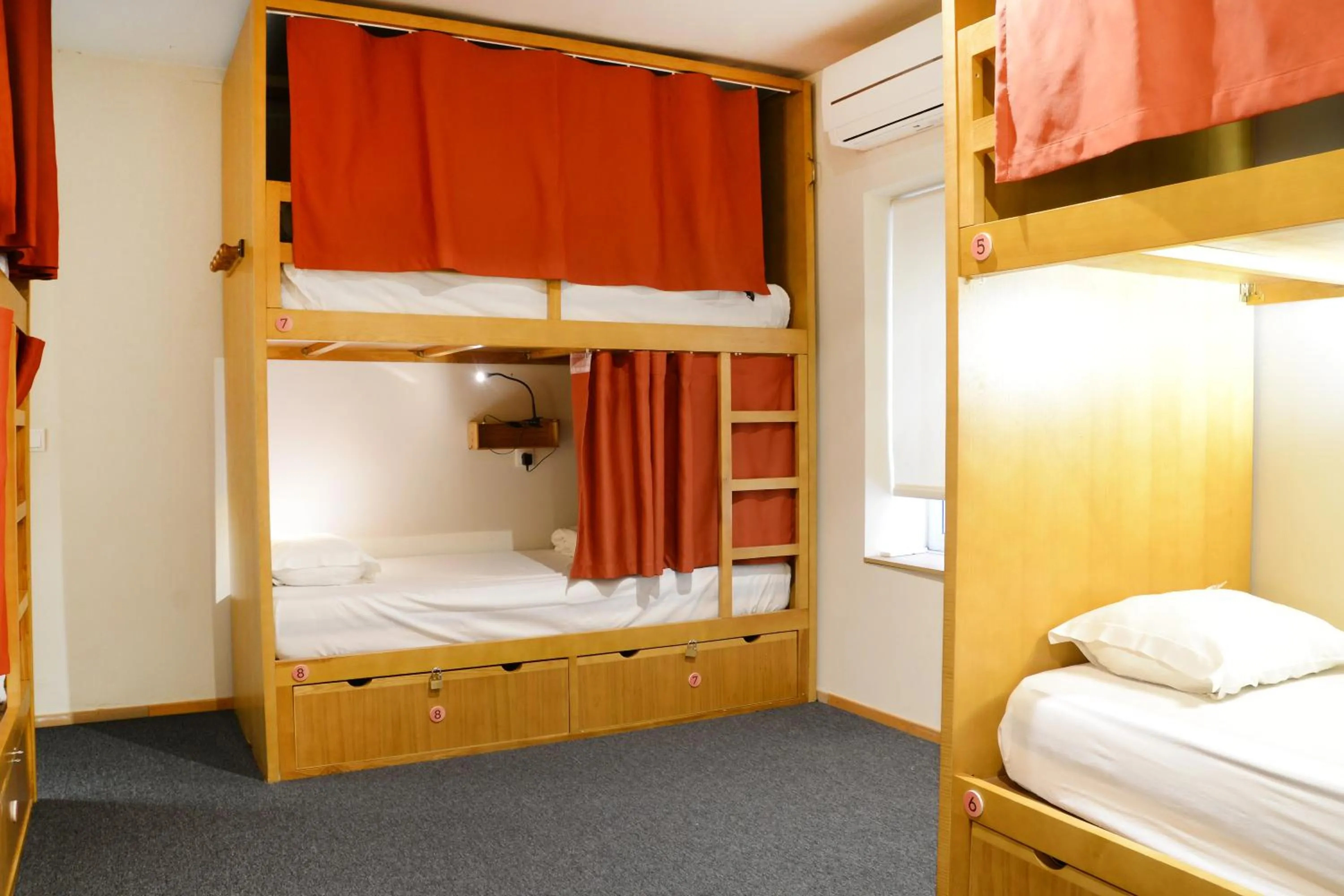 Bed in Peach Hostel & Suites