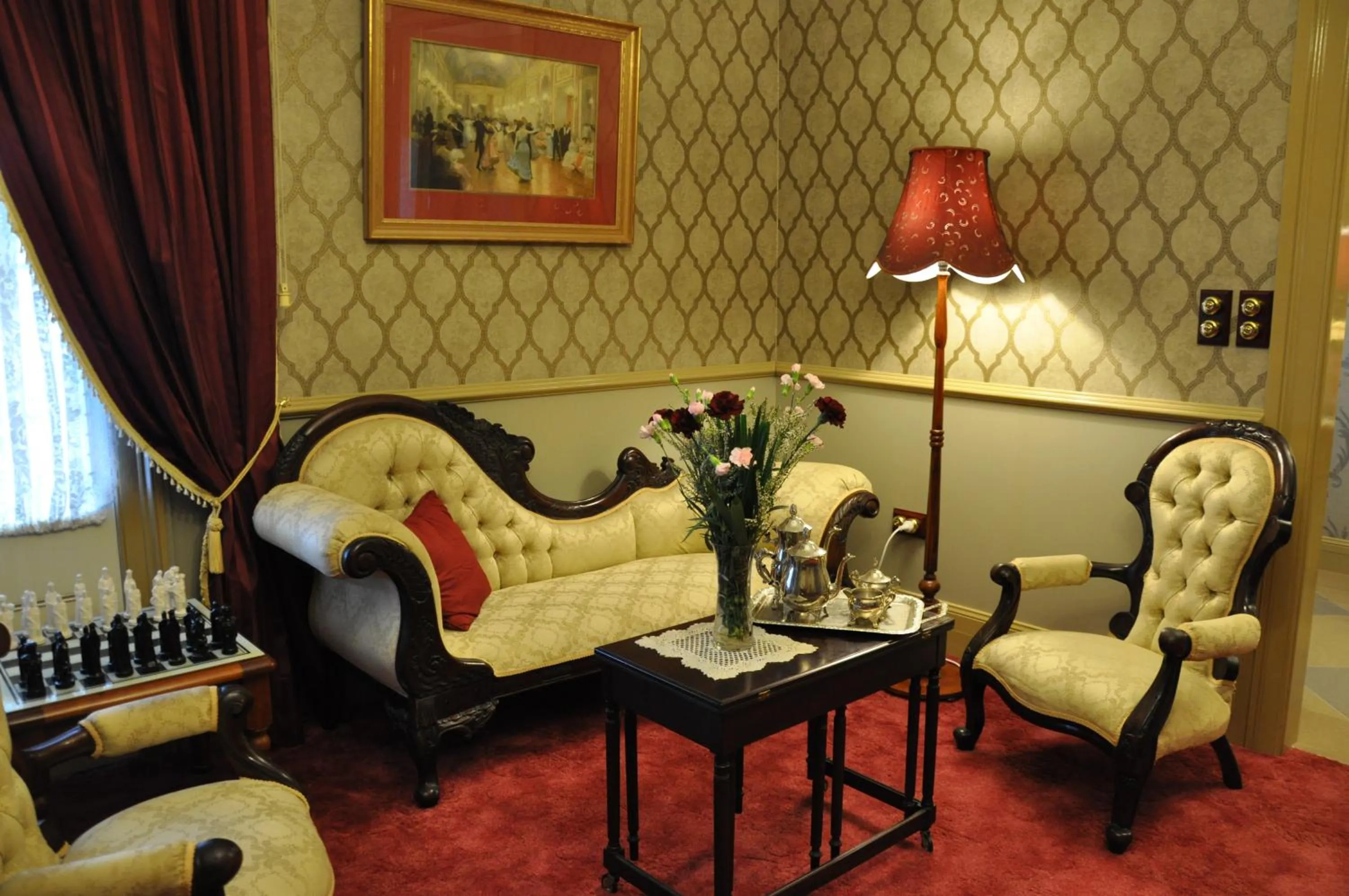 Communal lounge/ TV room in Bli Bli House Riverside Retreat