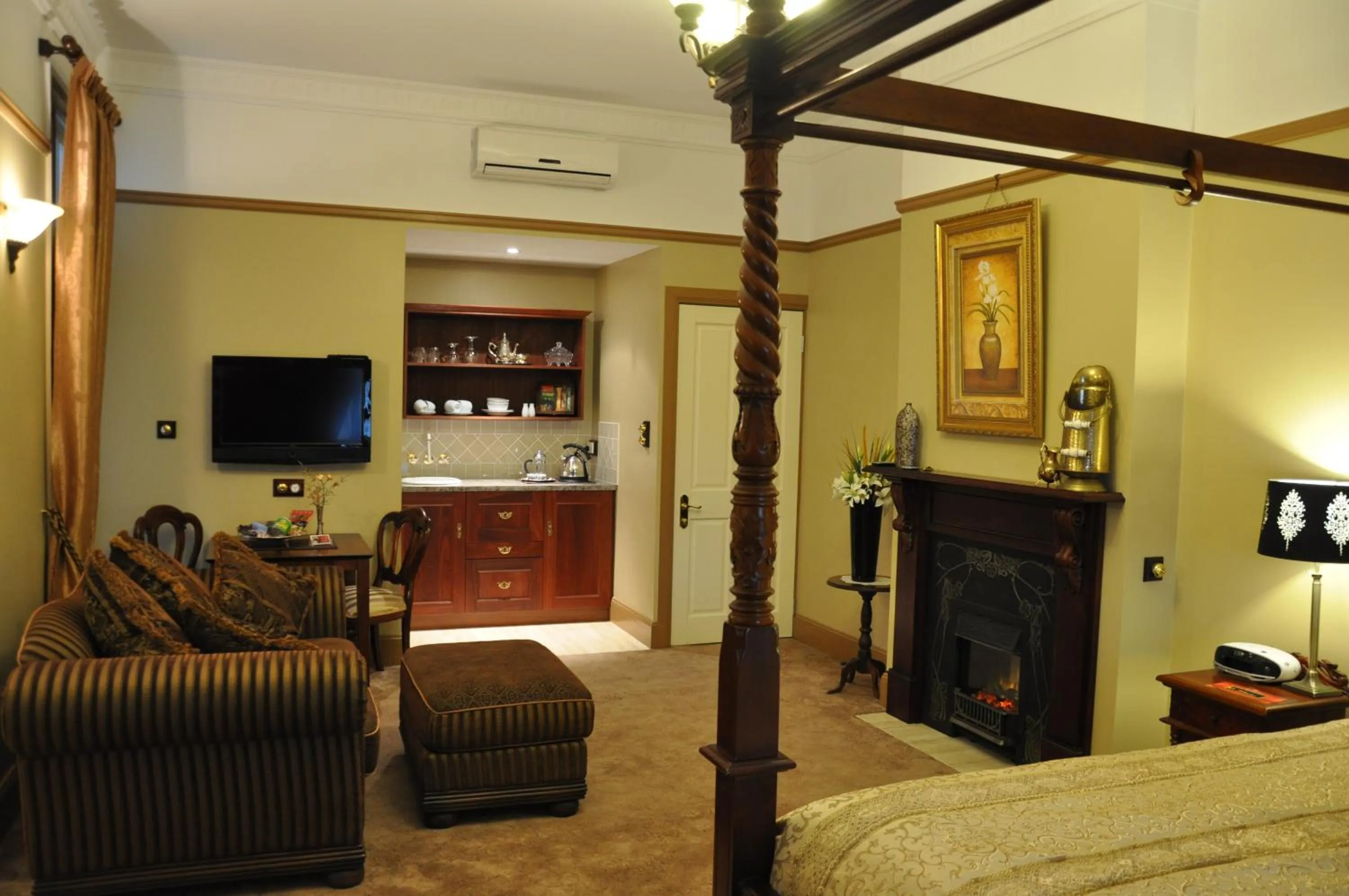 Kitchen or kitchenette in Bli Bli House Riverside Retreat