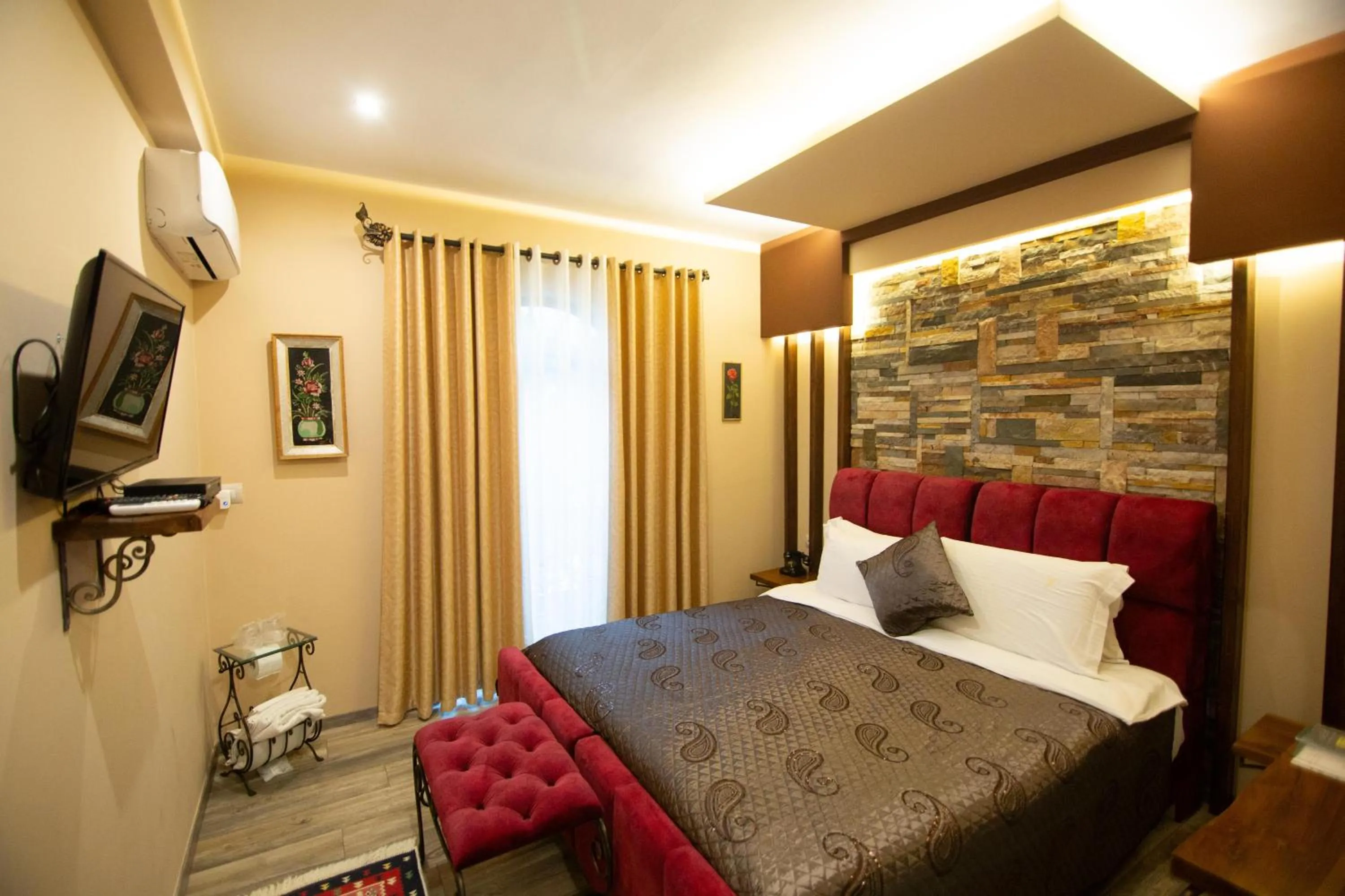 Bed in Vila Eden Boutique Hotel