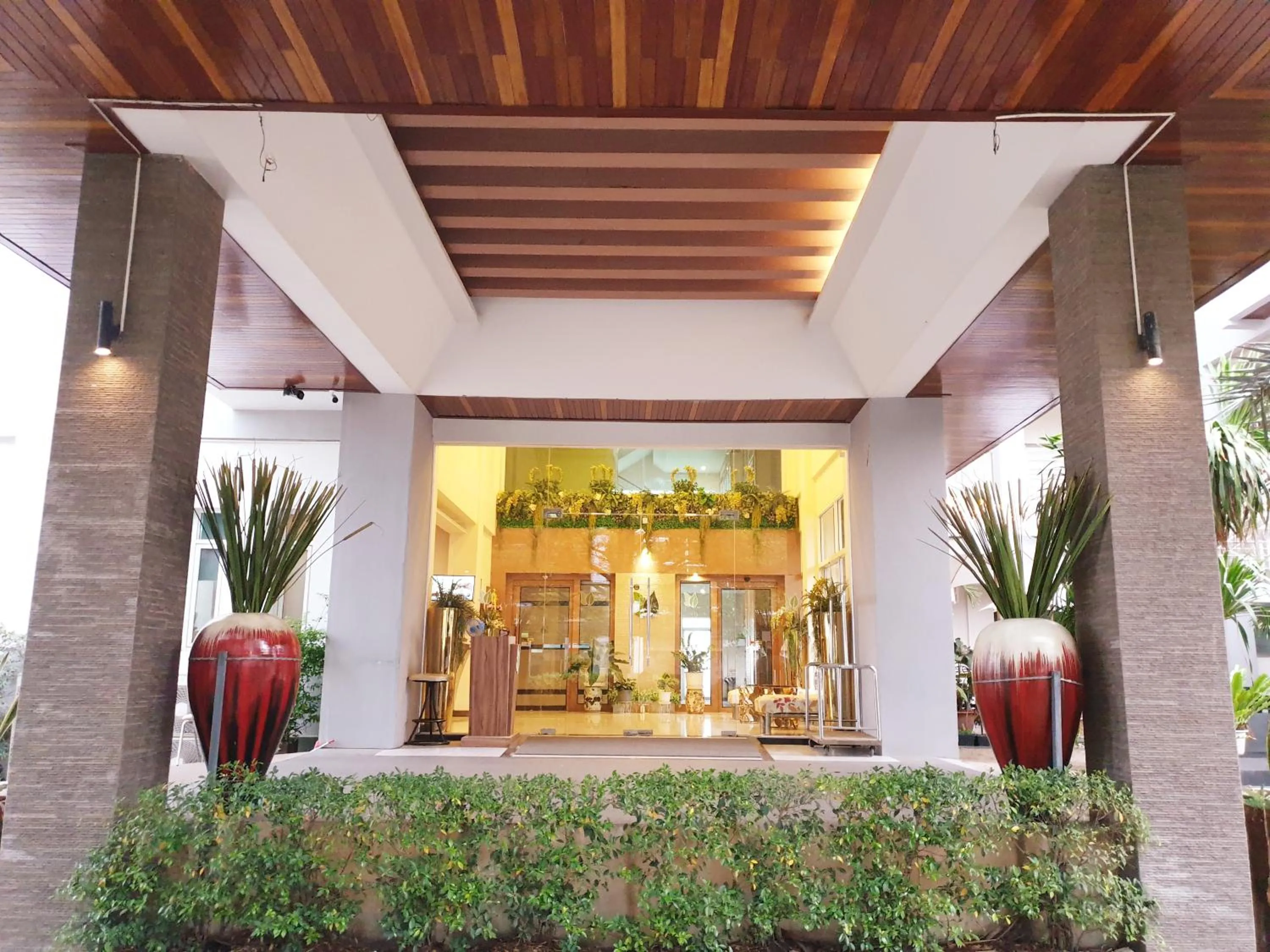 Green Hotel and Resort