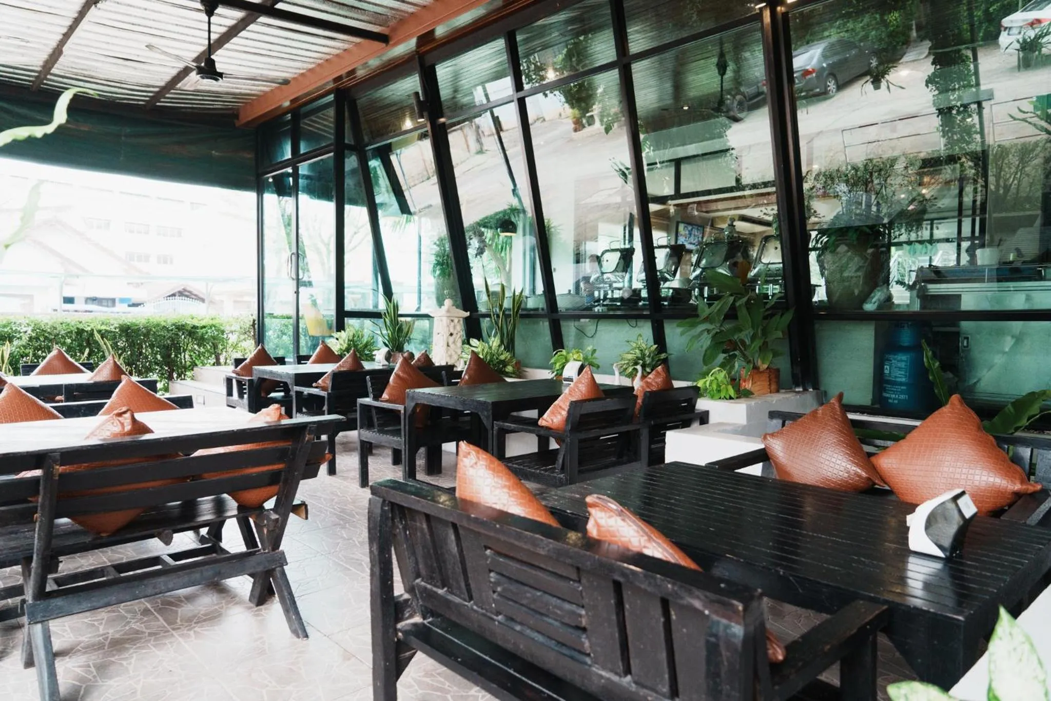 Green Hotel and Resort