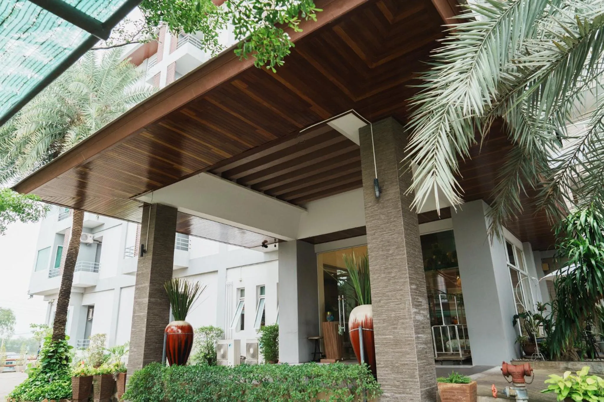 Green Hotel and Resort