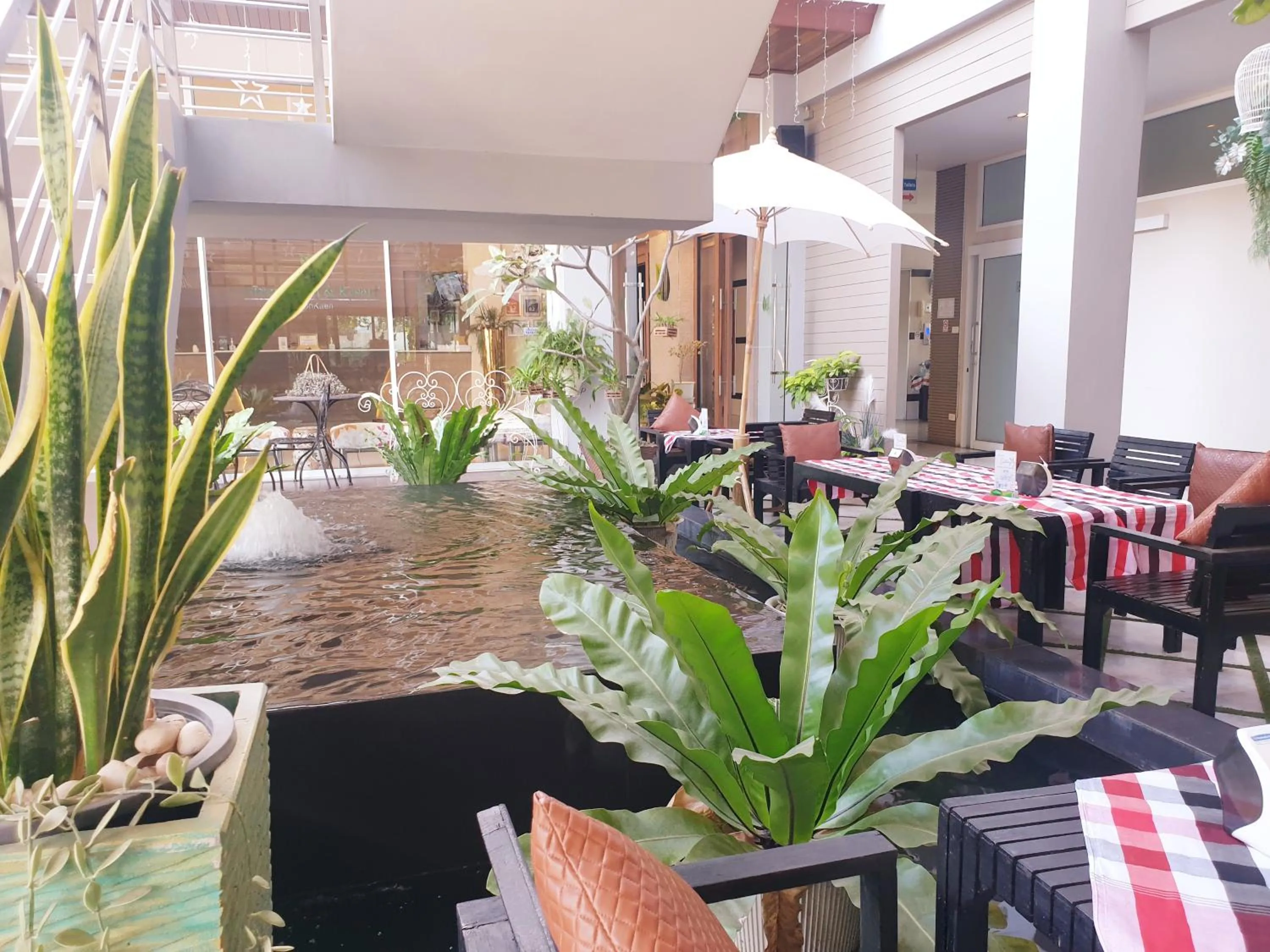 Green Hotel and Resort