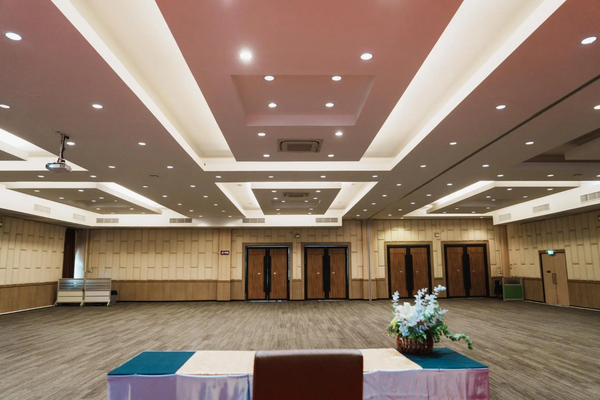 Green Hotel and Resort