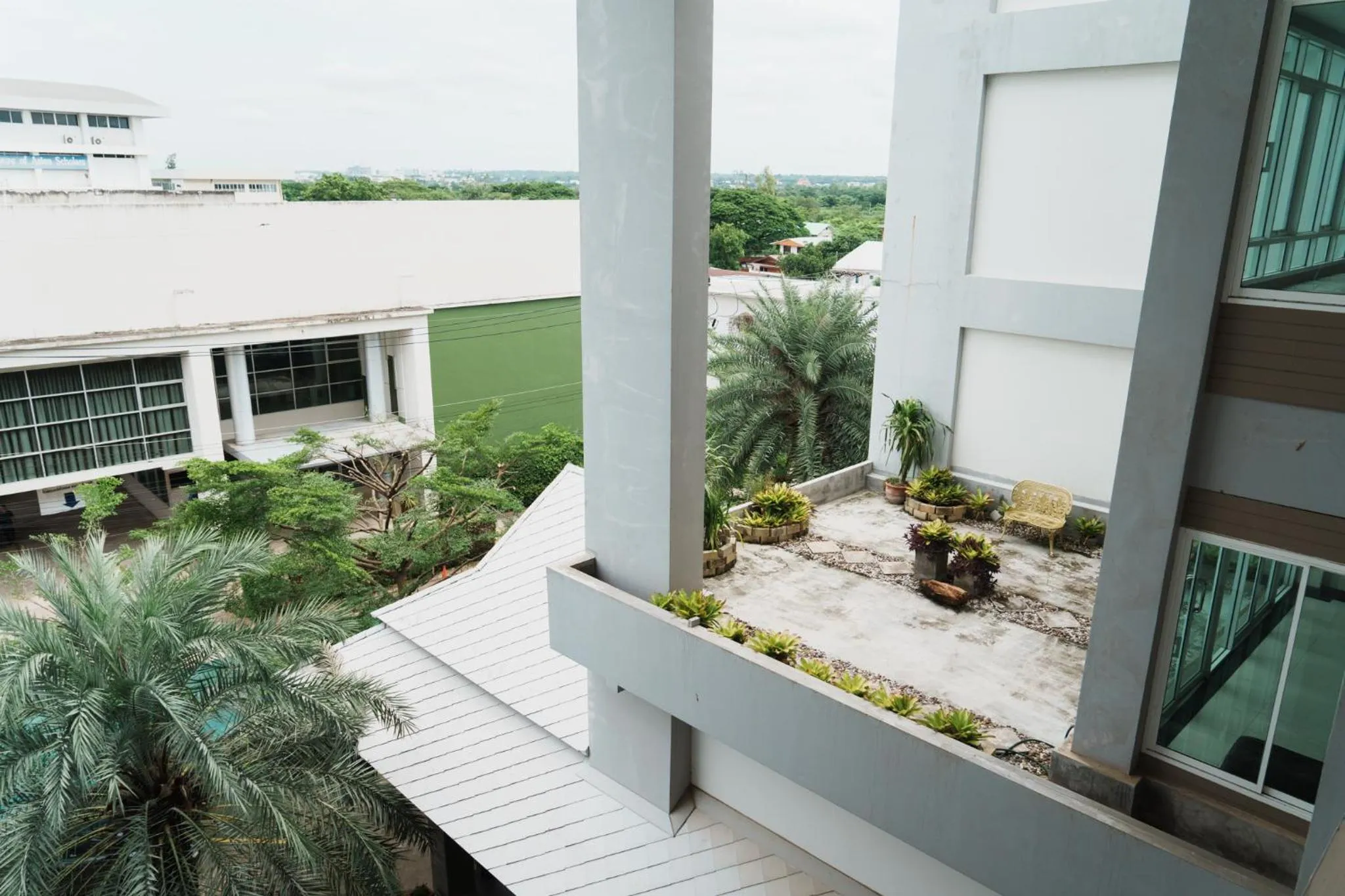 Green Hotel and Resort