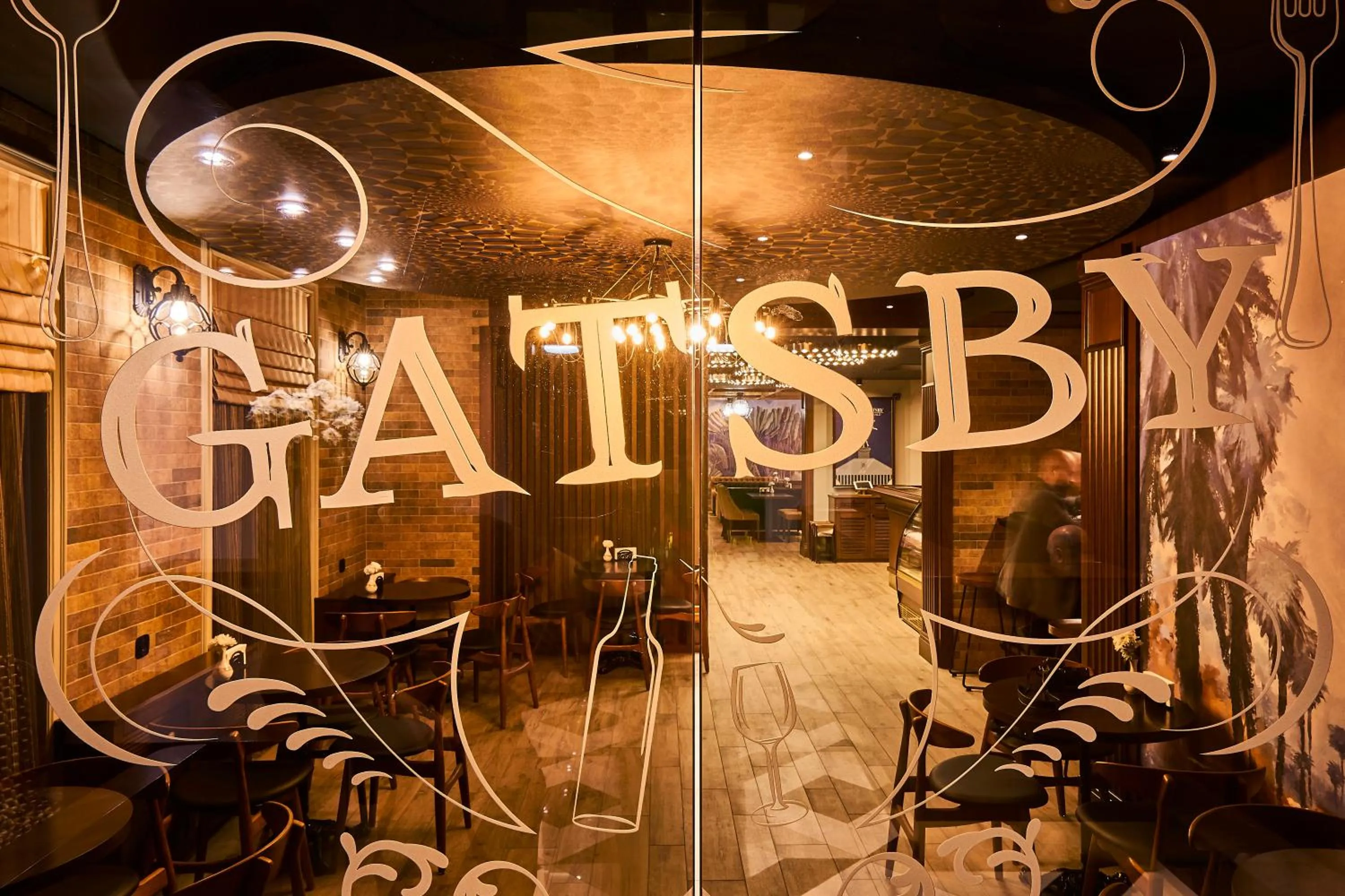 Restaurant/places to eat in Light Hotel