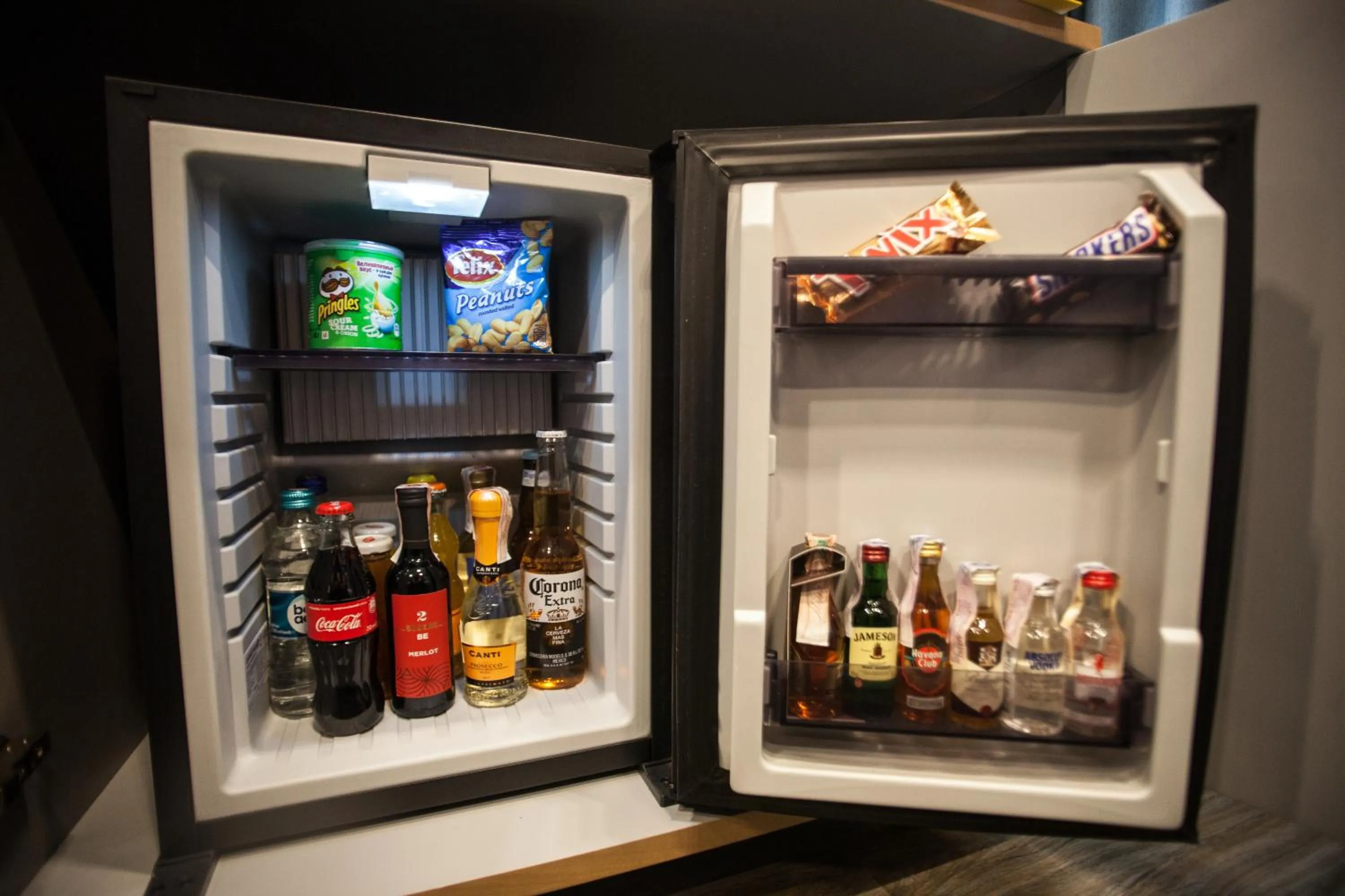 Food and drinks in Light Hotel