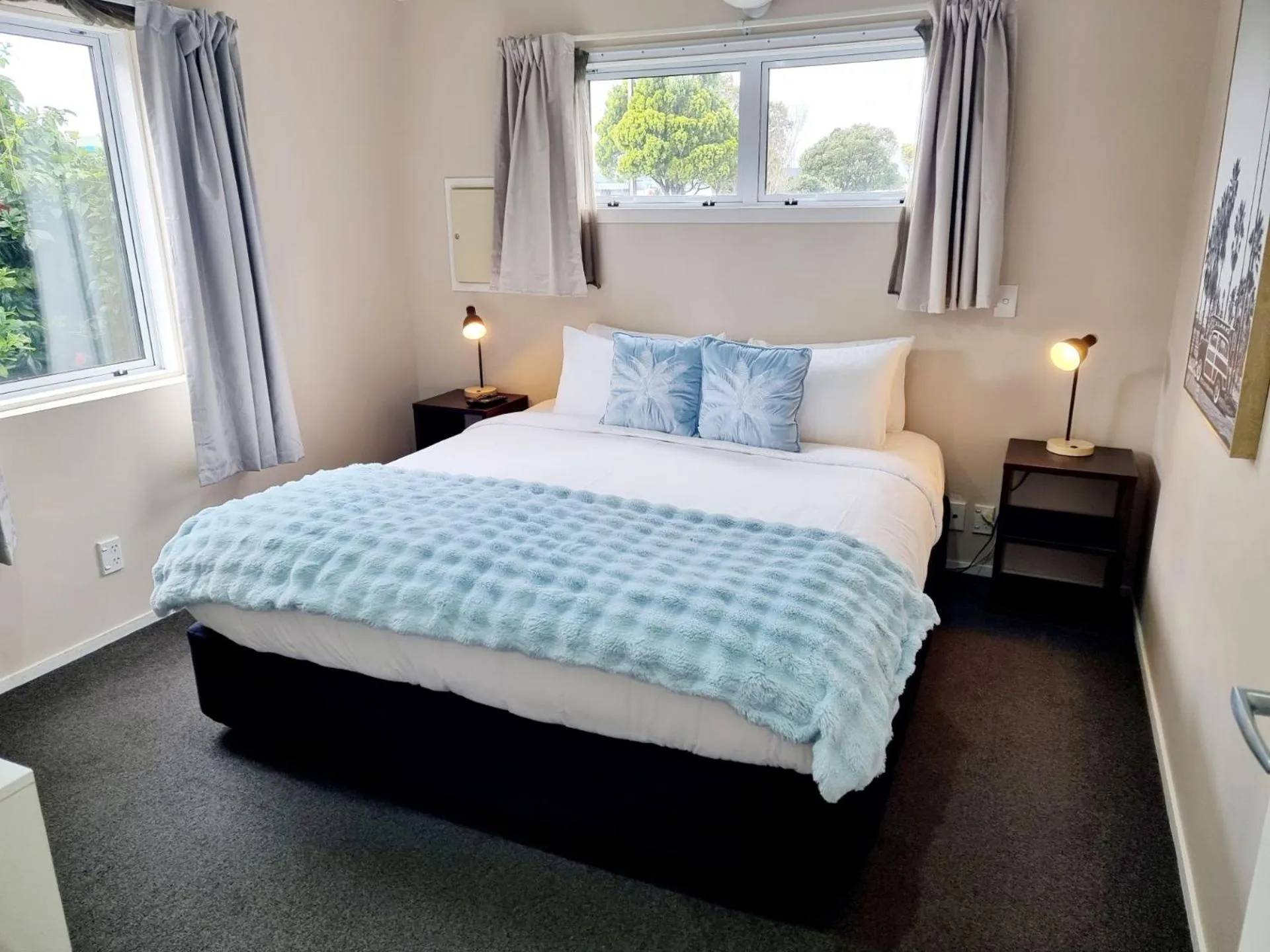 Bed in Southpacific Motel