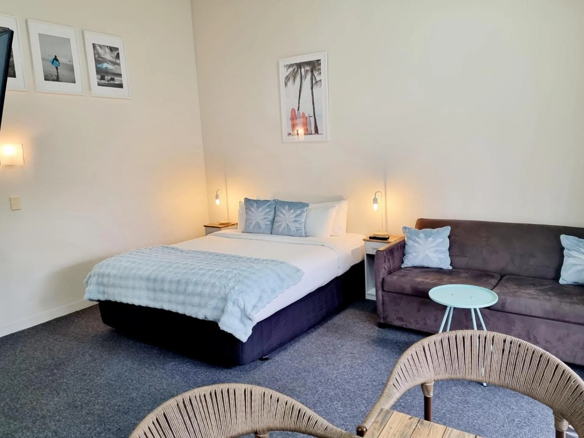 Bed in Southpacific Motel