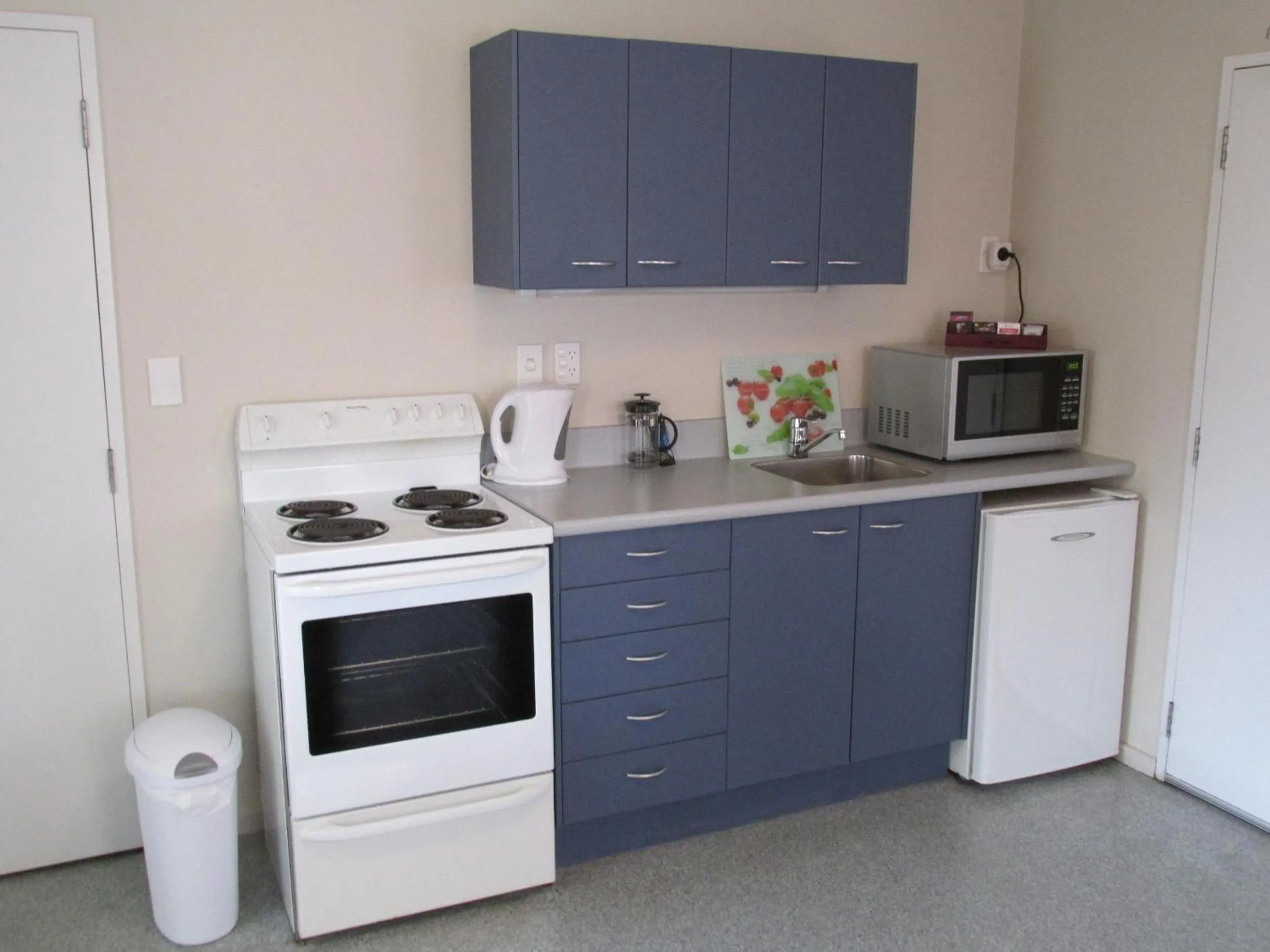 Kitchen or kitchenette in Addington Court Motel