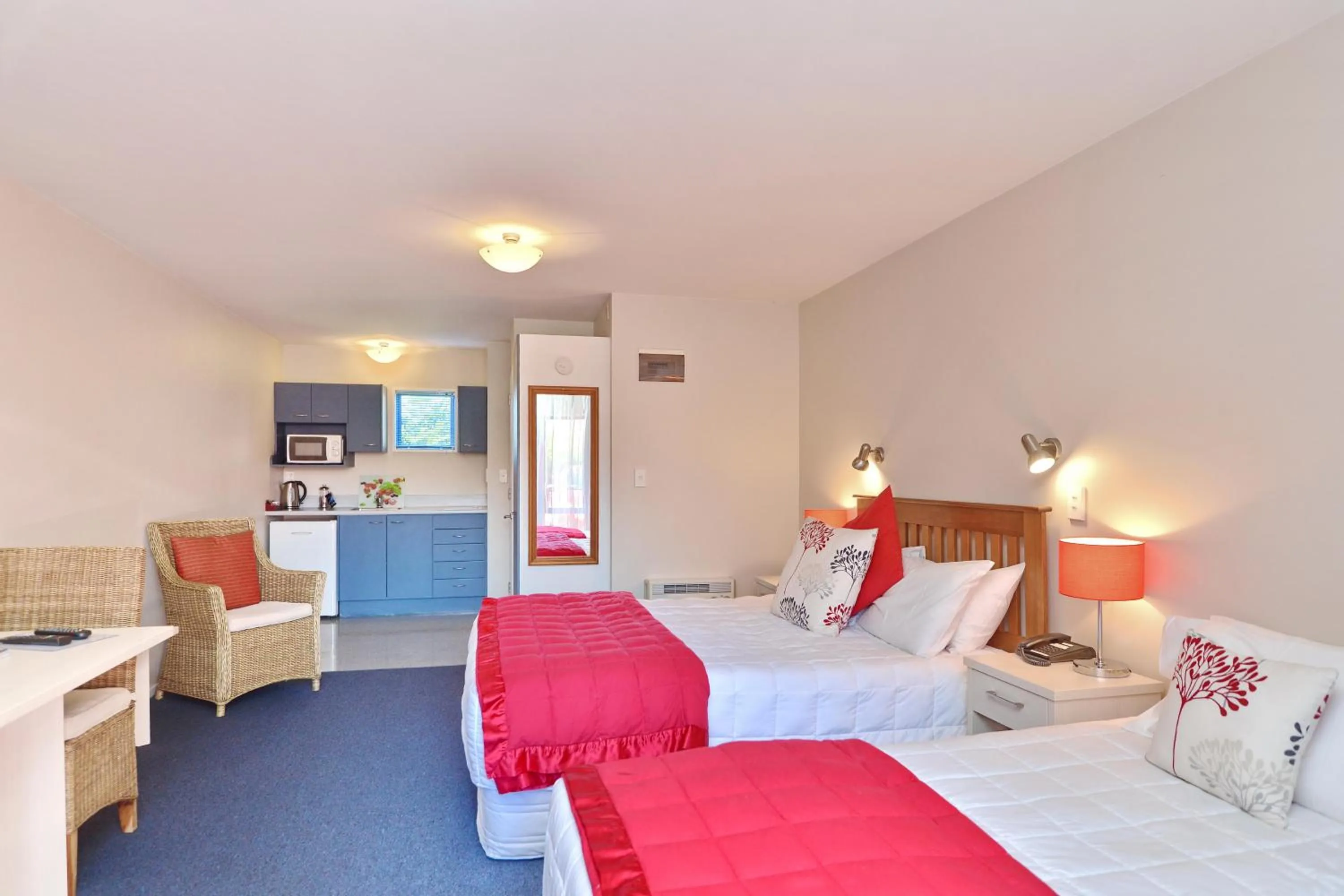 Bed in Addington Court Motel