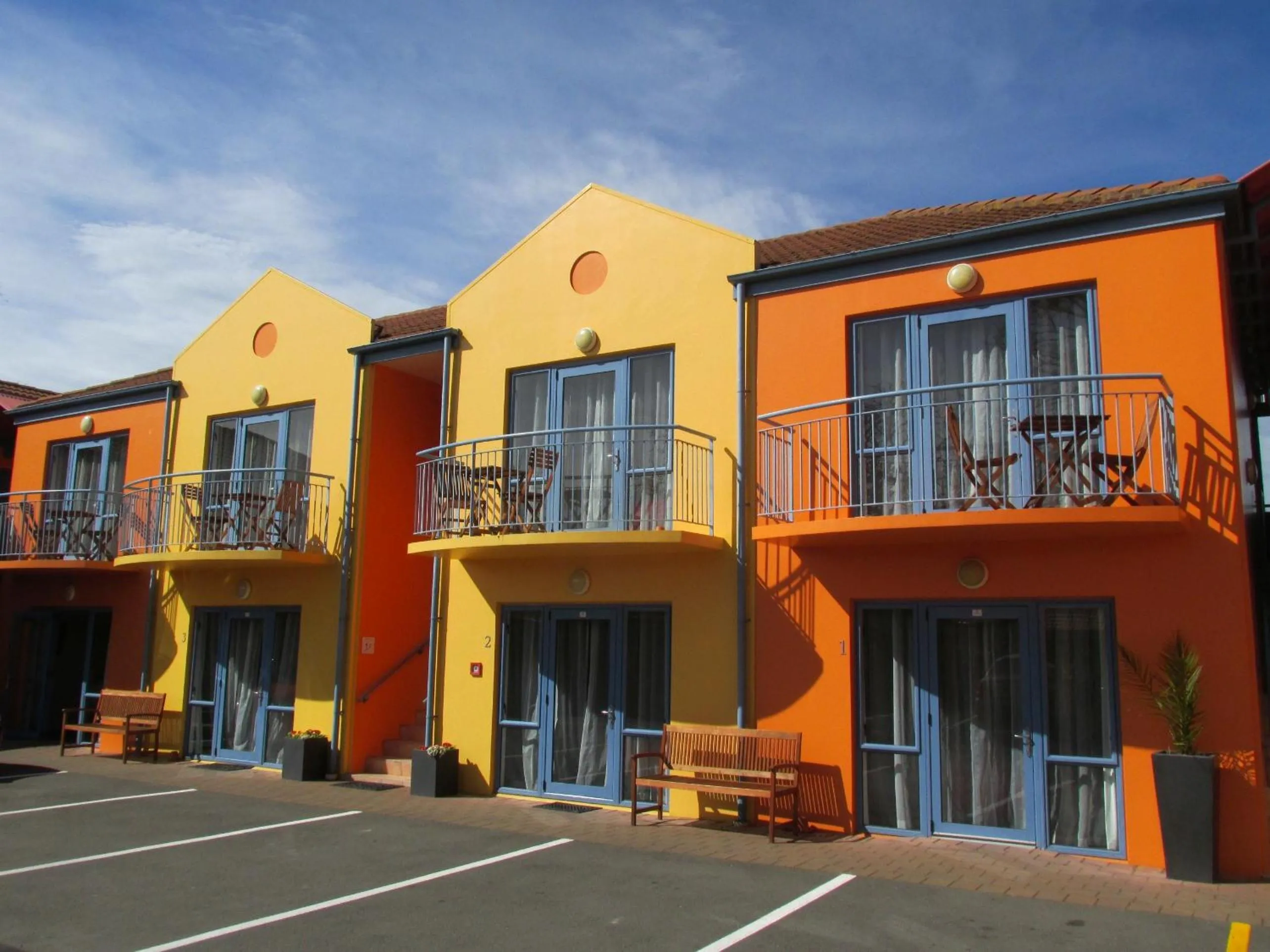 Facade/entrance in Addington Court Motel