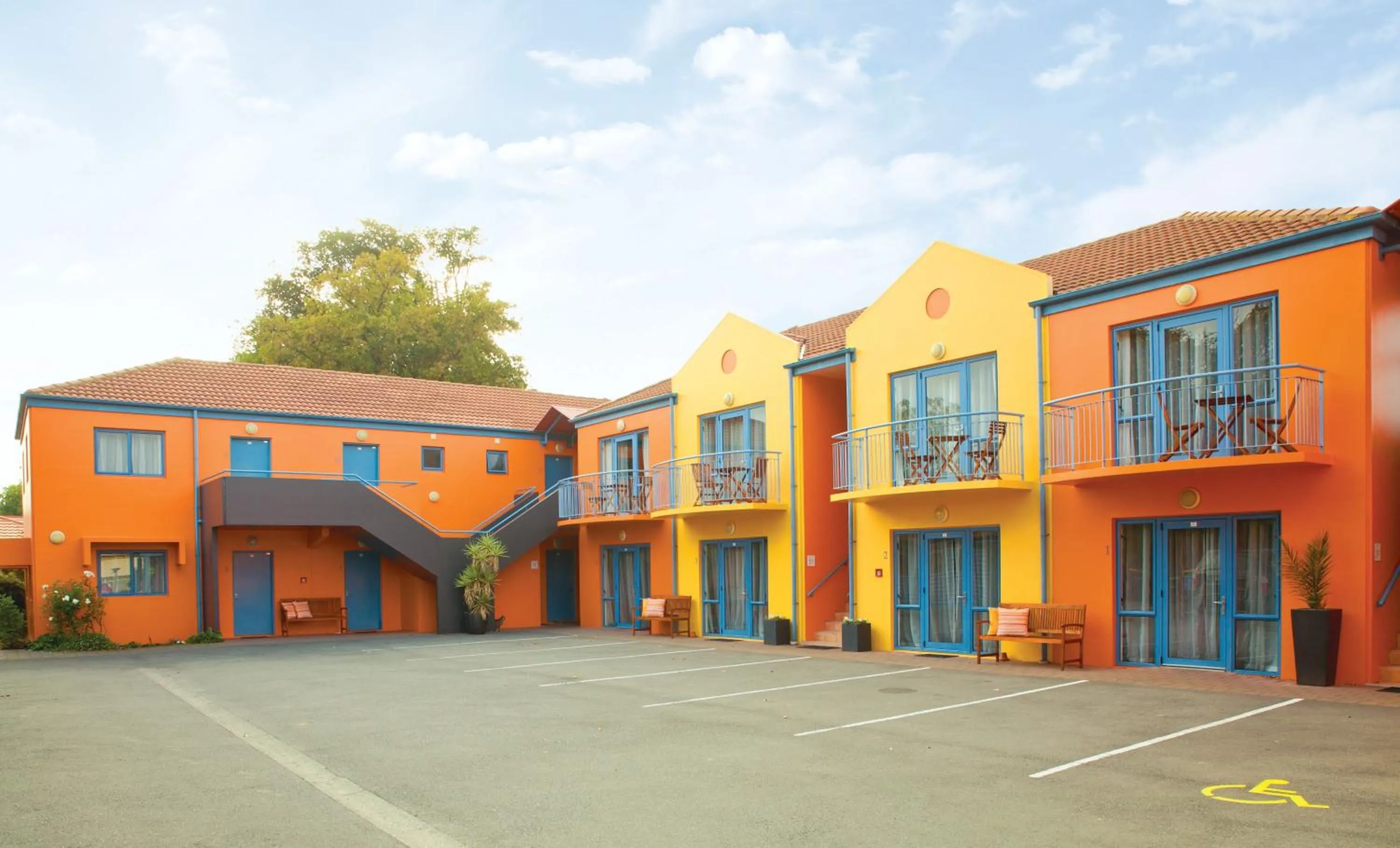 Facade/entrance in Addington Court Motel