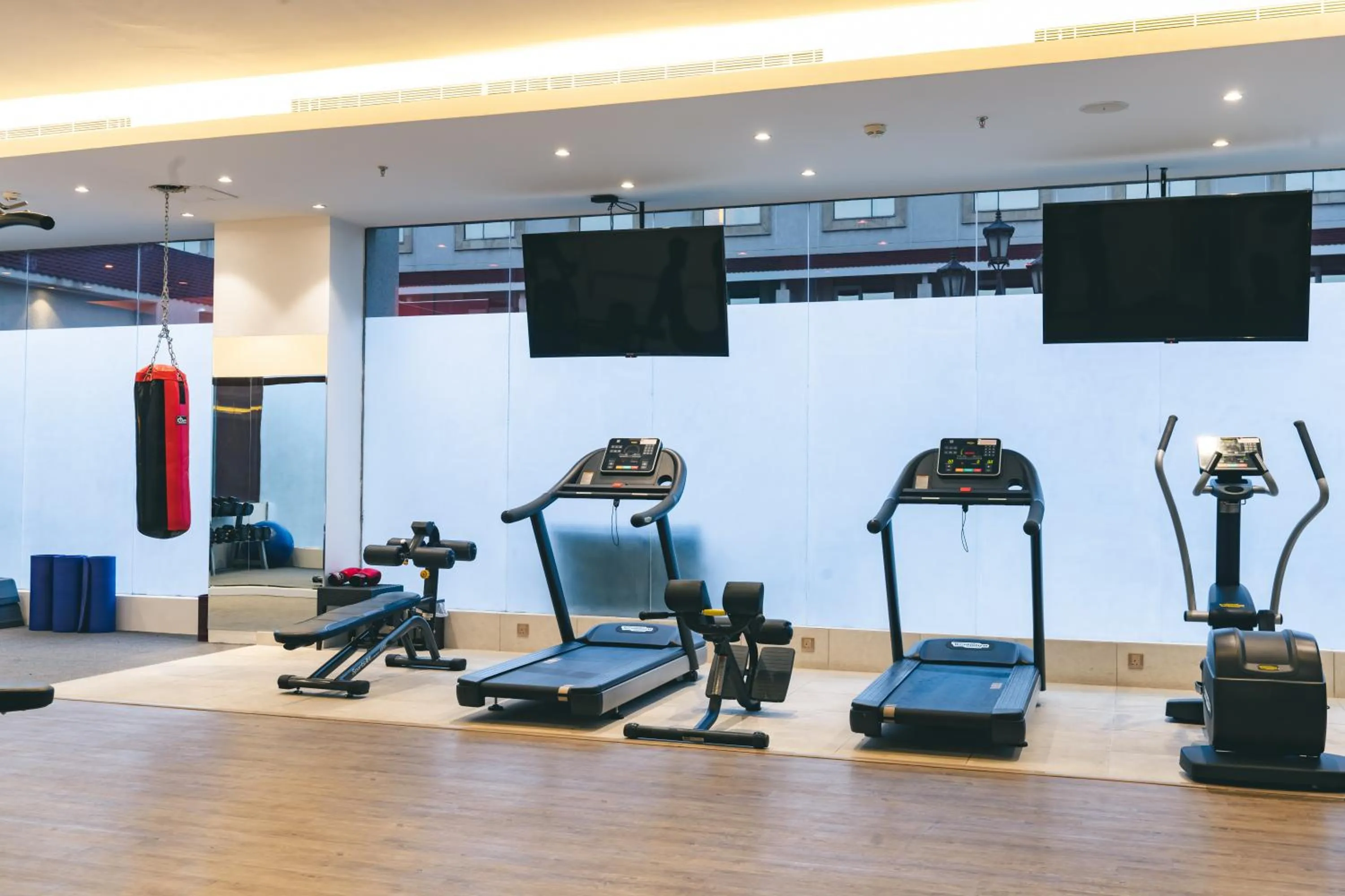 Fitness centre/facilities in Iridium Hotel