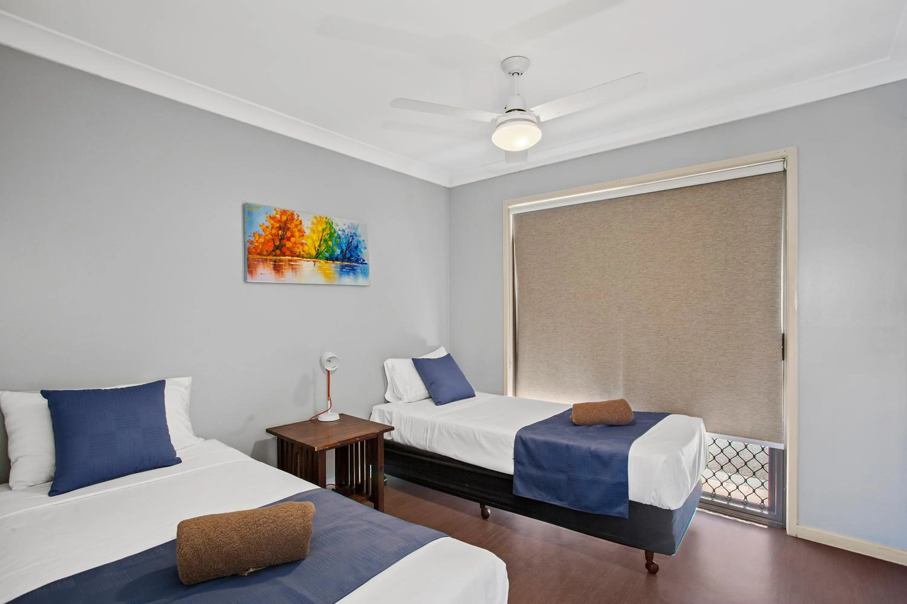 Bed in Clifford Gardens Motor Inn