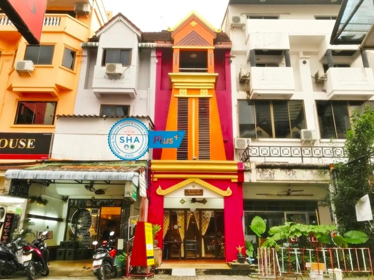 Property building in Le Tanjong House