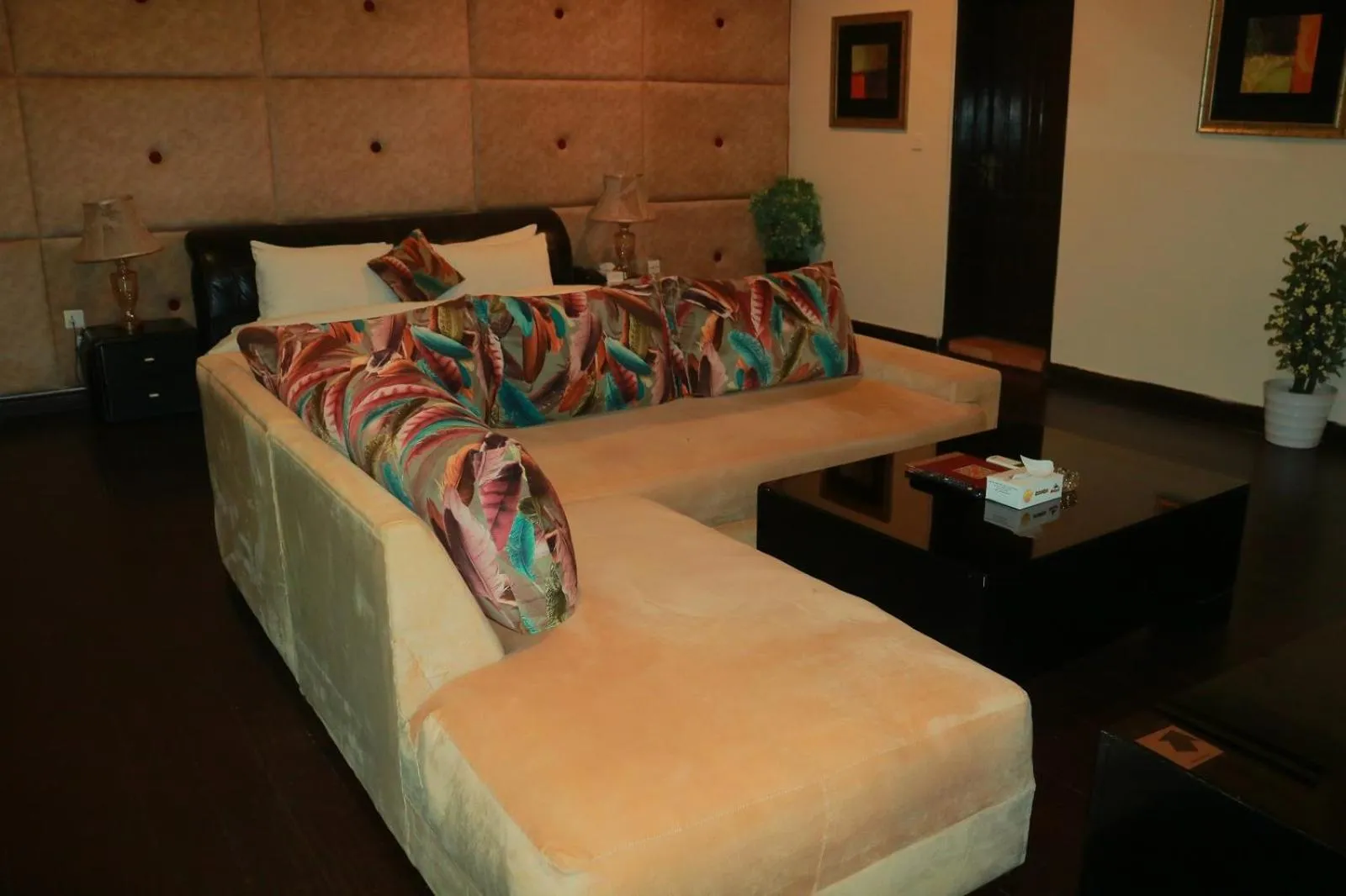 Bedroom, Bed in Safari Club 1