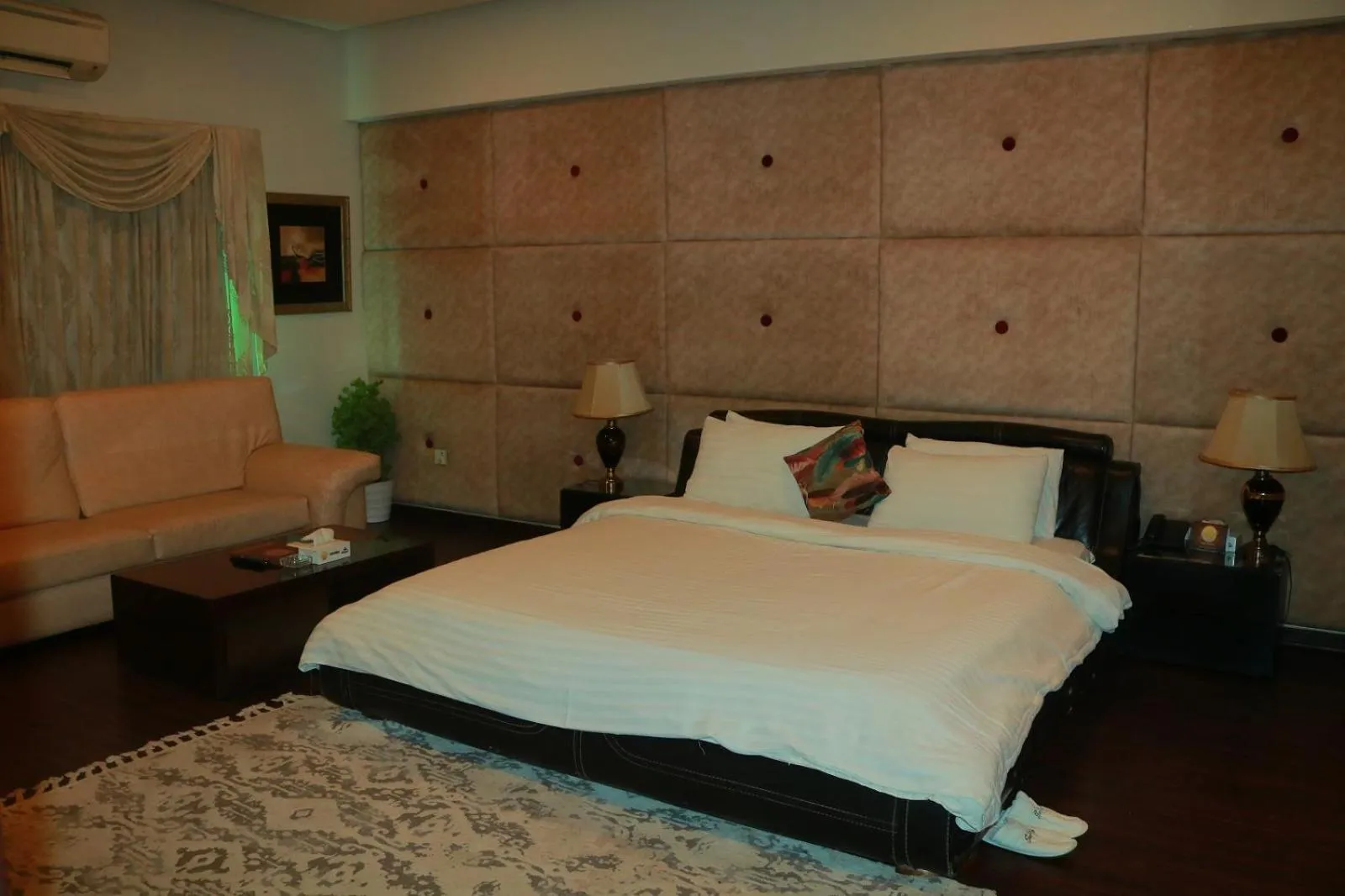 Bedroom, Bed in Safari Club 1