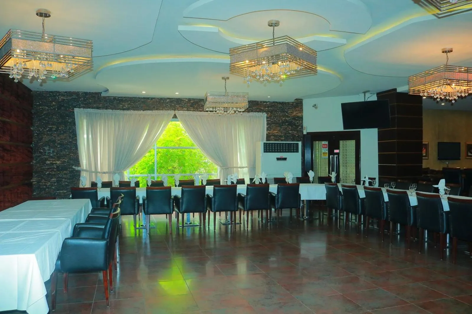 Restaurant/places to eat in Safari Club 1