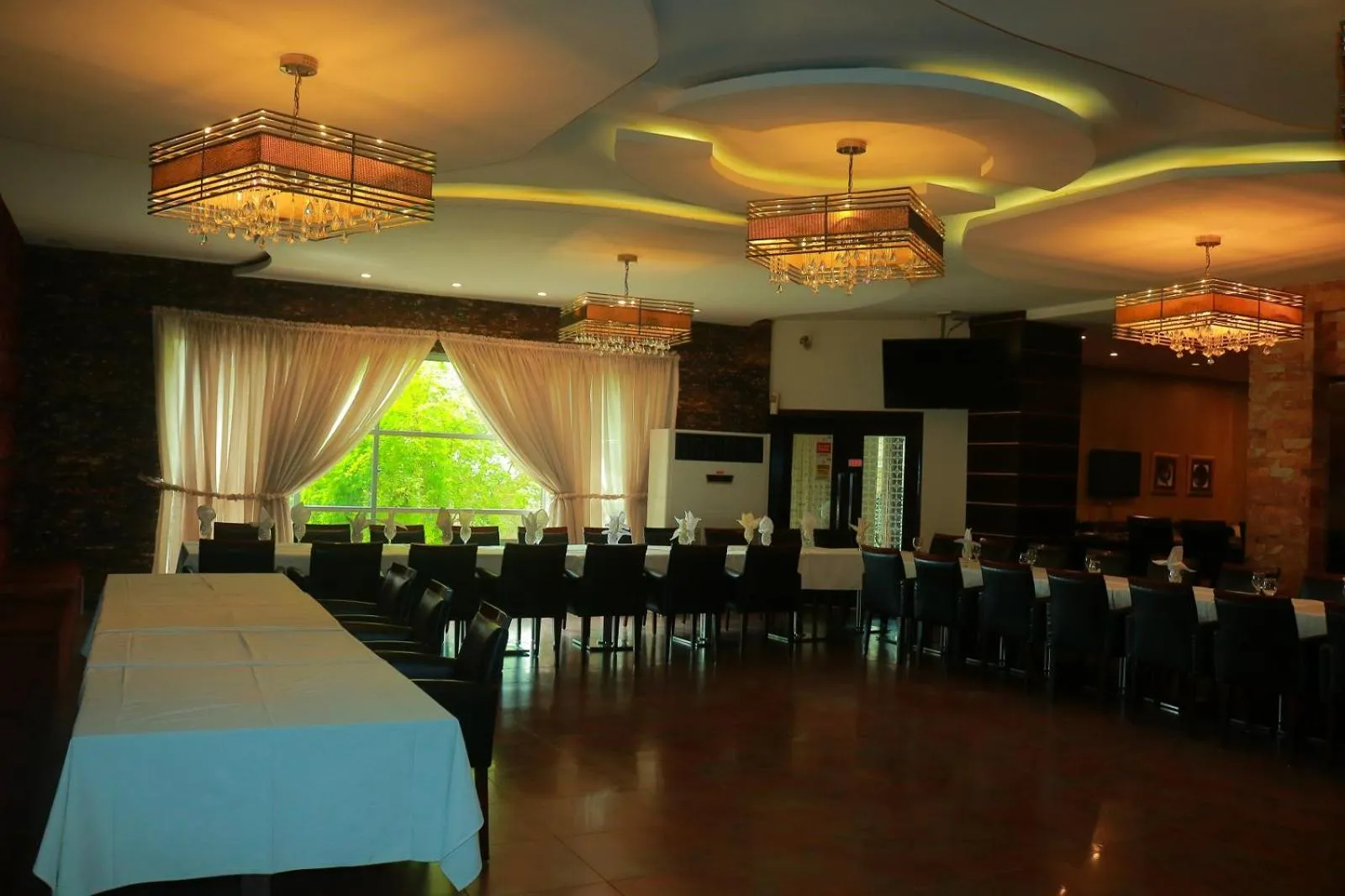 Restaurant/places to eat in Safari Club 1