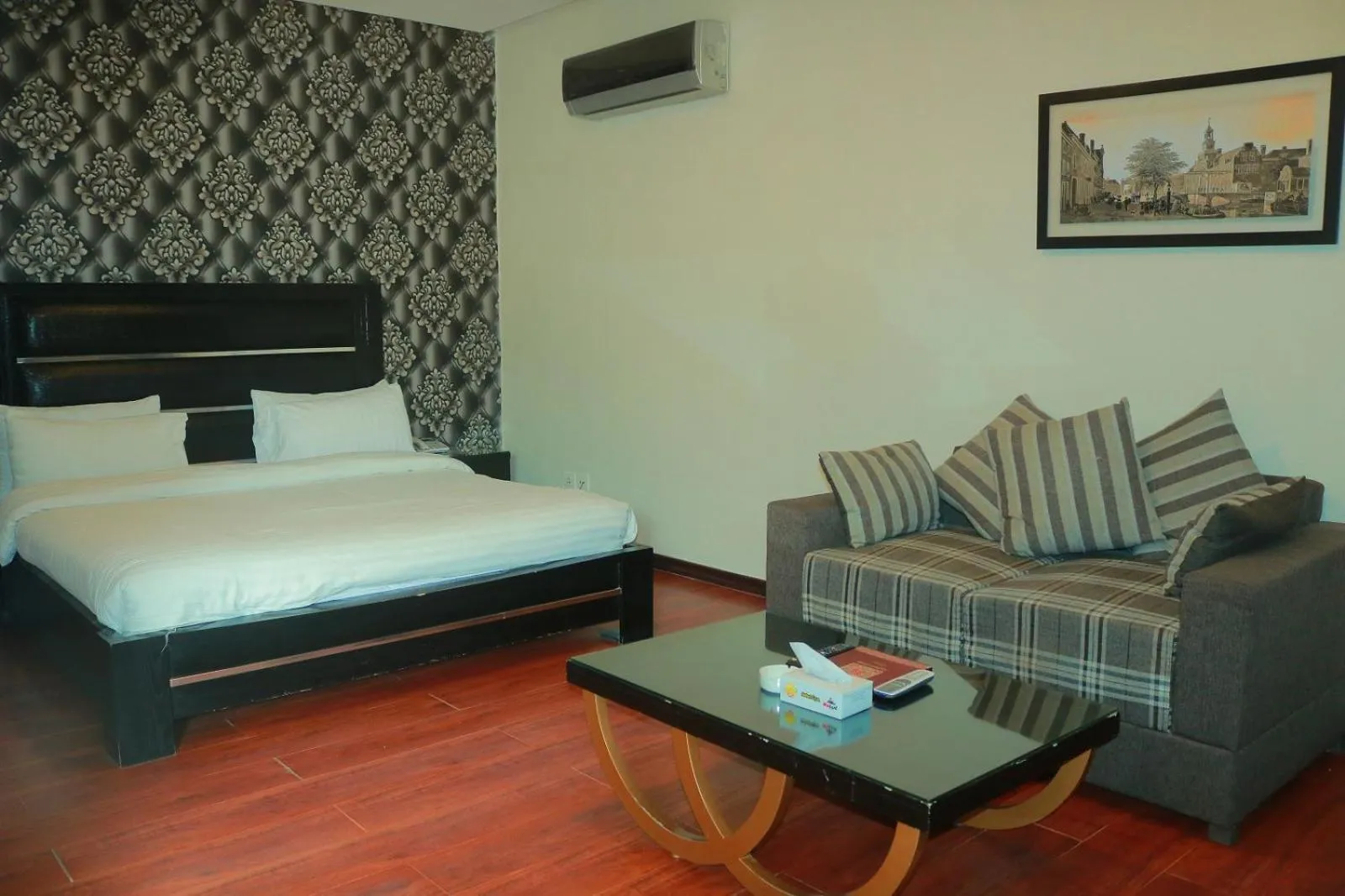 Bedroom, Bed in Safari Club 1