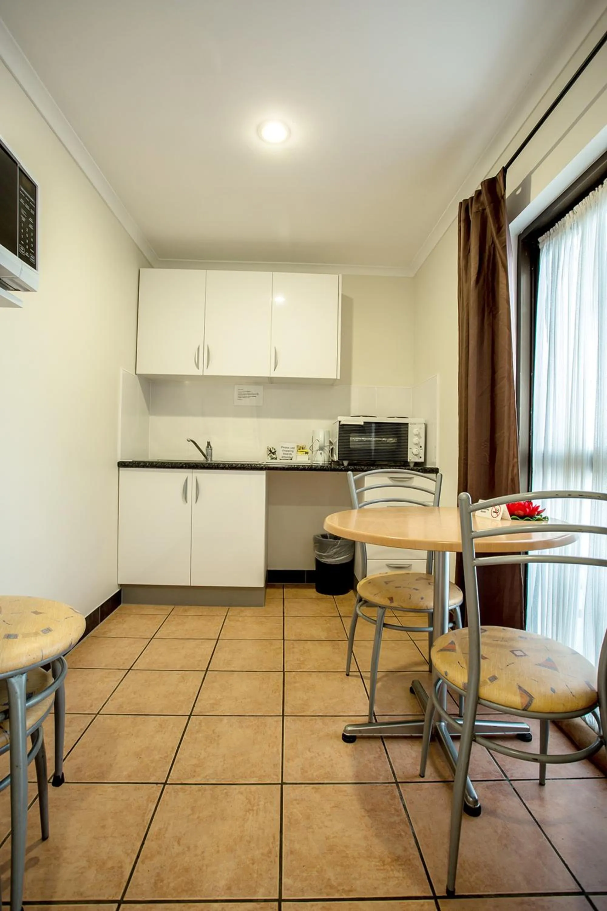 Kitchen or kitchenette in Pialba Motor Inn