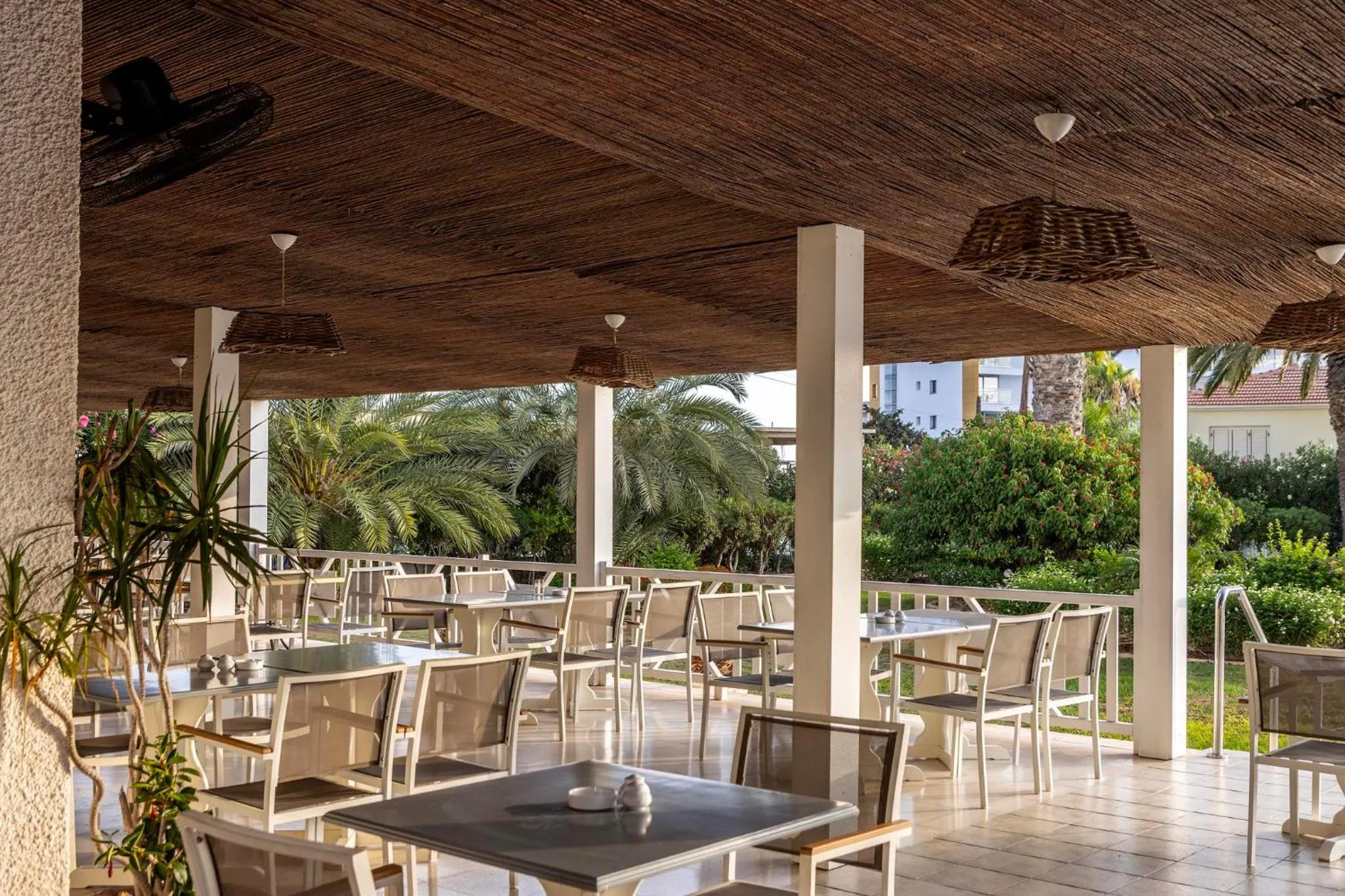 Restaurant/places to eat in Seagull Hotel Apartments