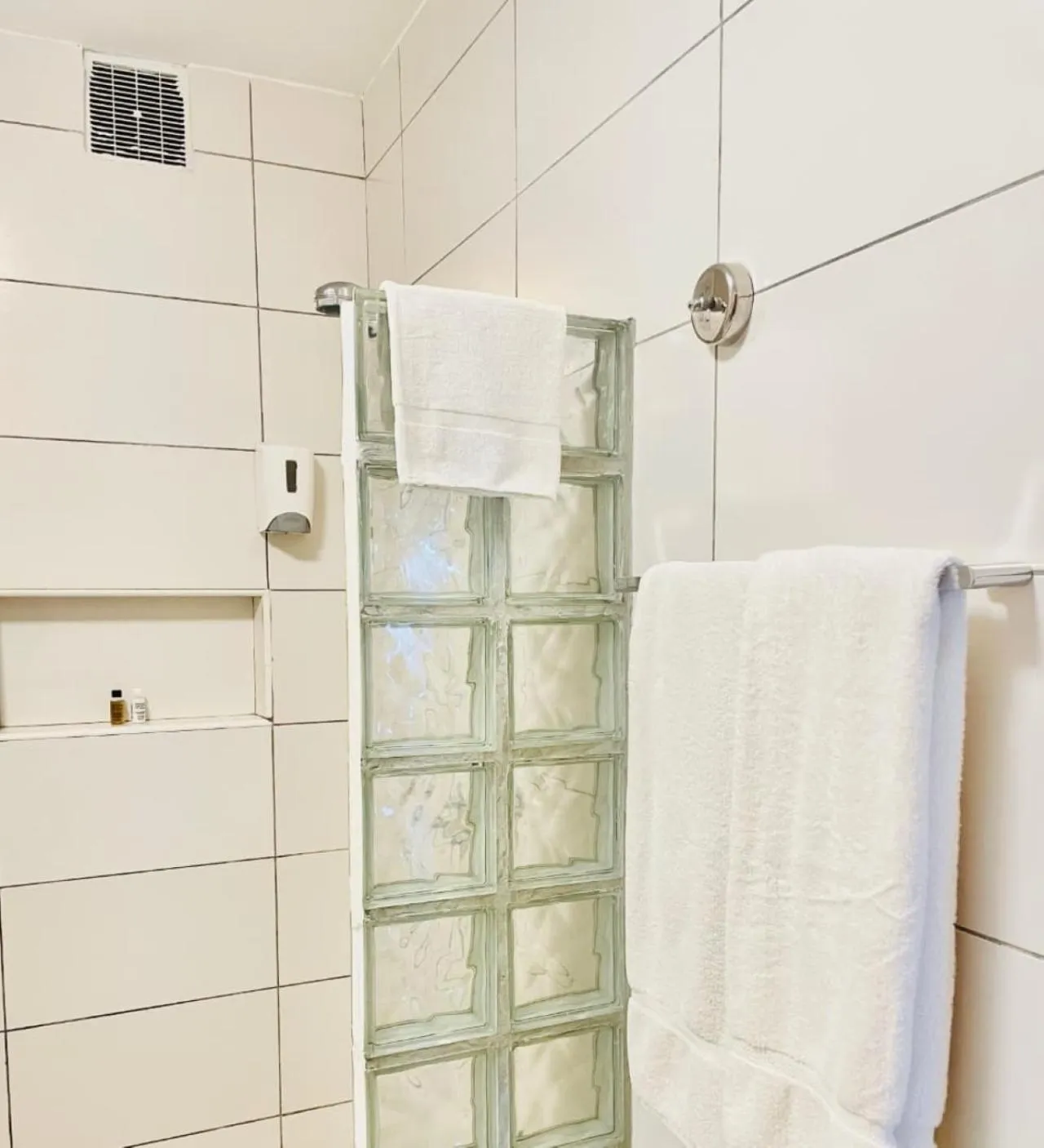 Shower in Résidences Les Hauts de l'Indenié