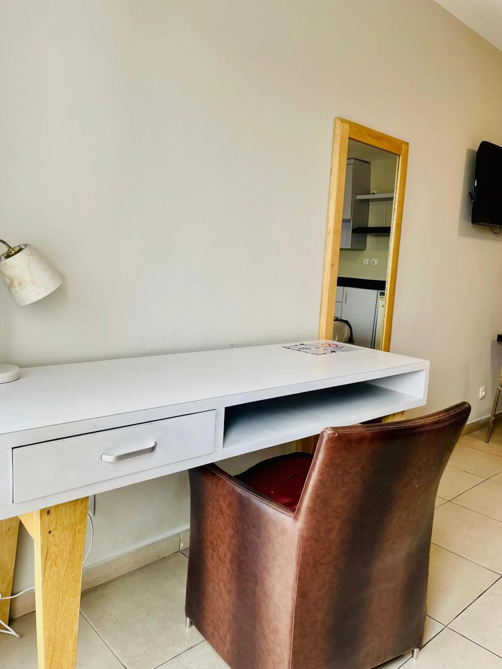 hair dresser in Résidences Les Hauts de l'Indenié