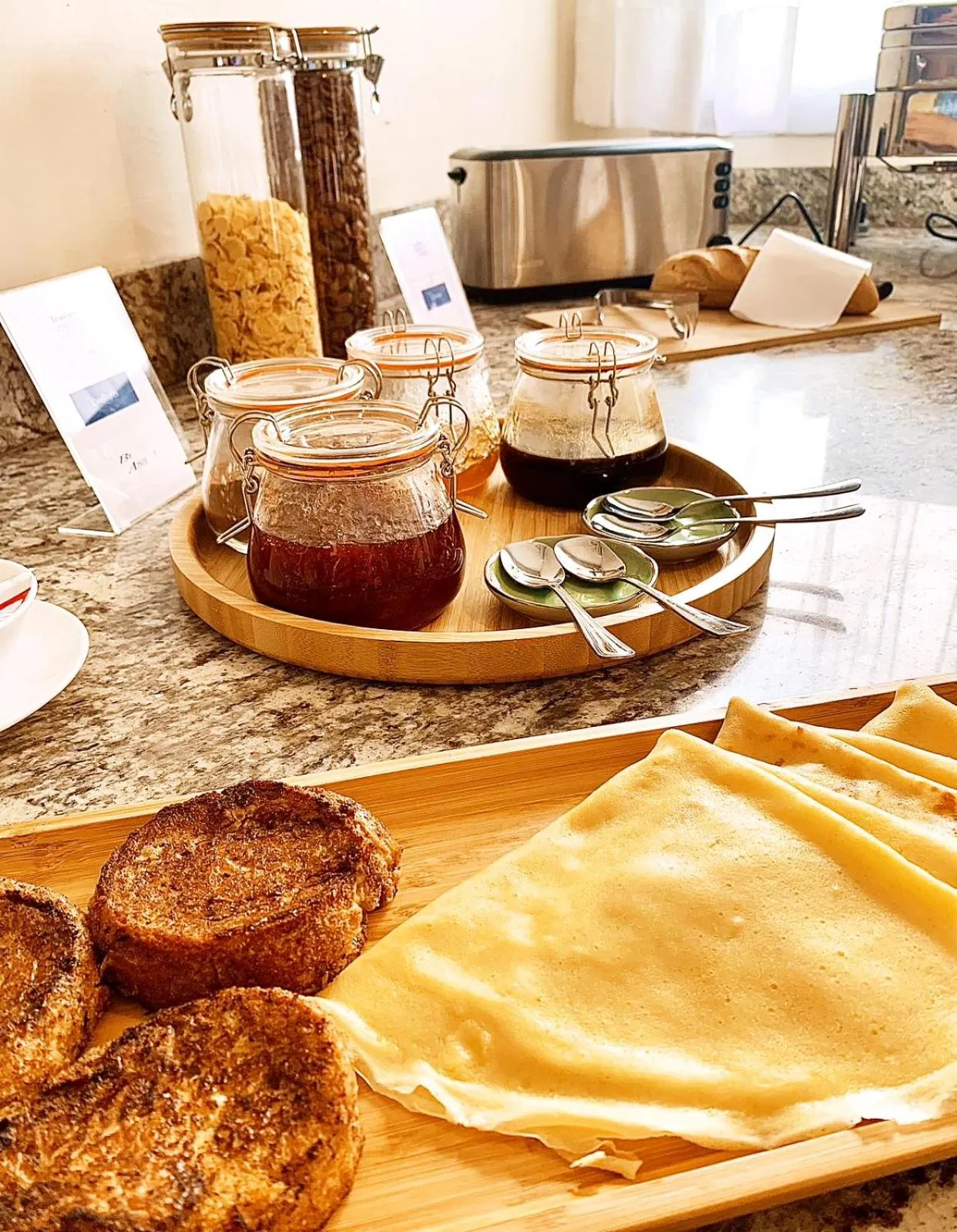 Restaurant/places to eat in Résidences Les Hauts de l'Indenié