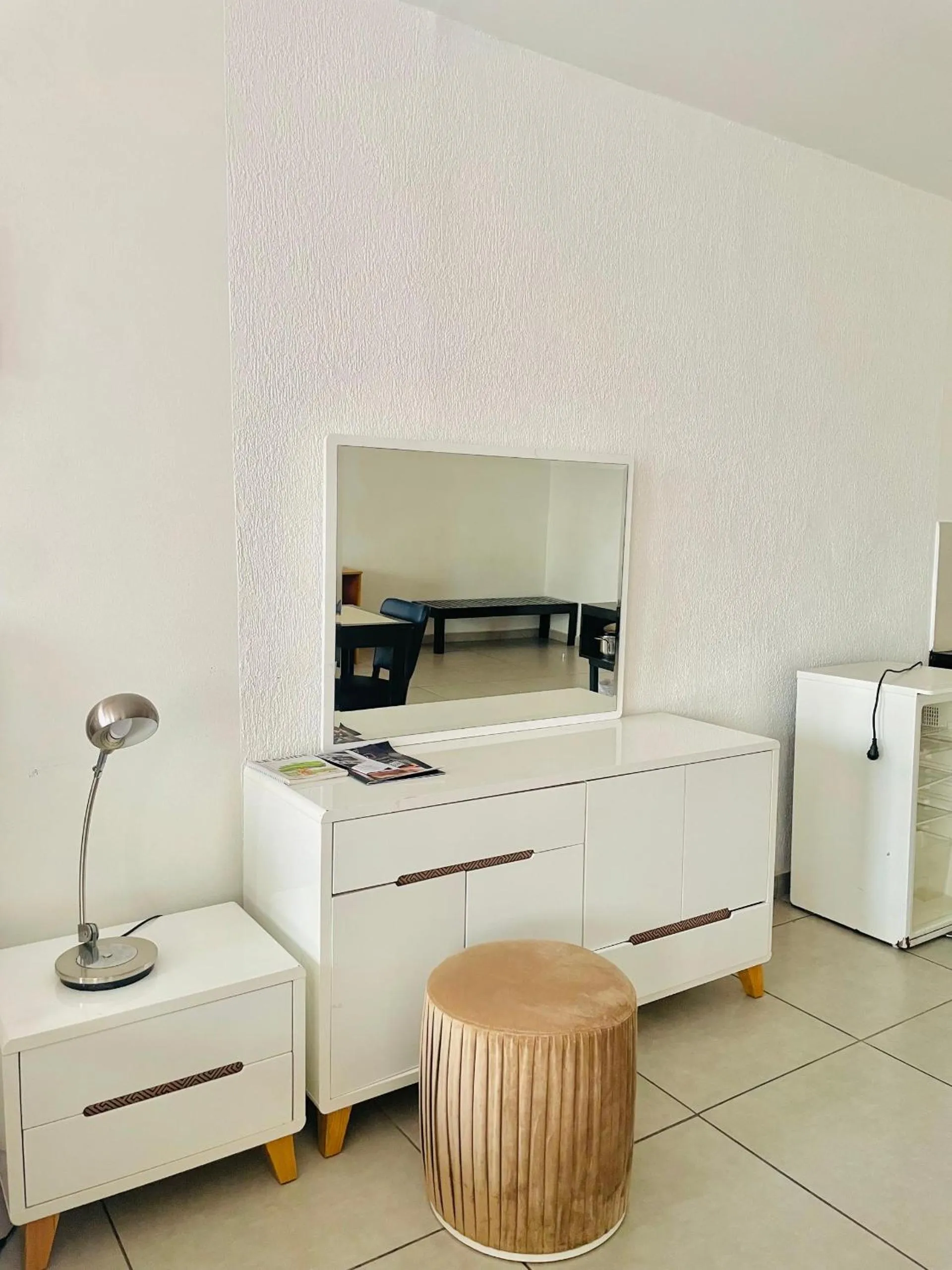 hair dresser in Résidences Les Hauts de l'Indenié