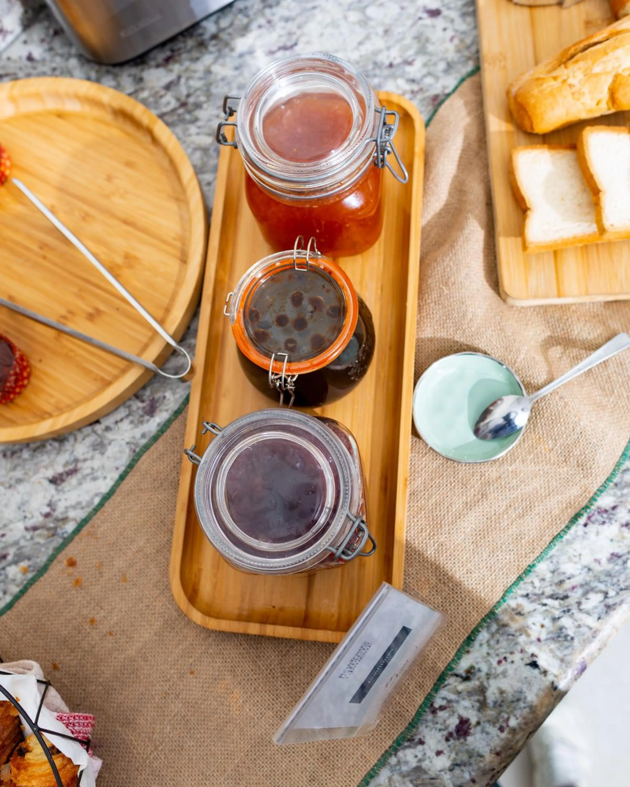 Restaurant/places to eat in Résidences Les Hauts de l'Indenié