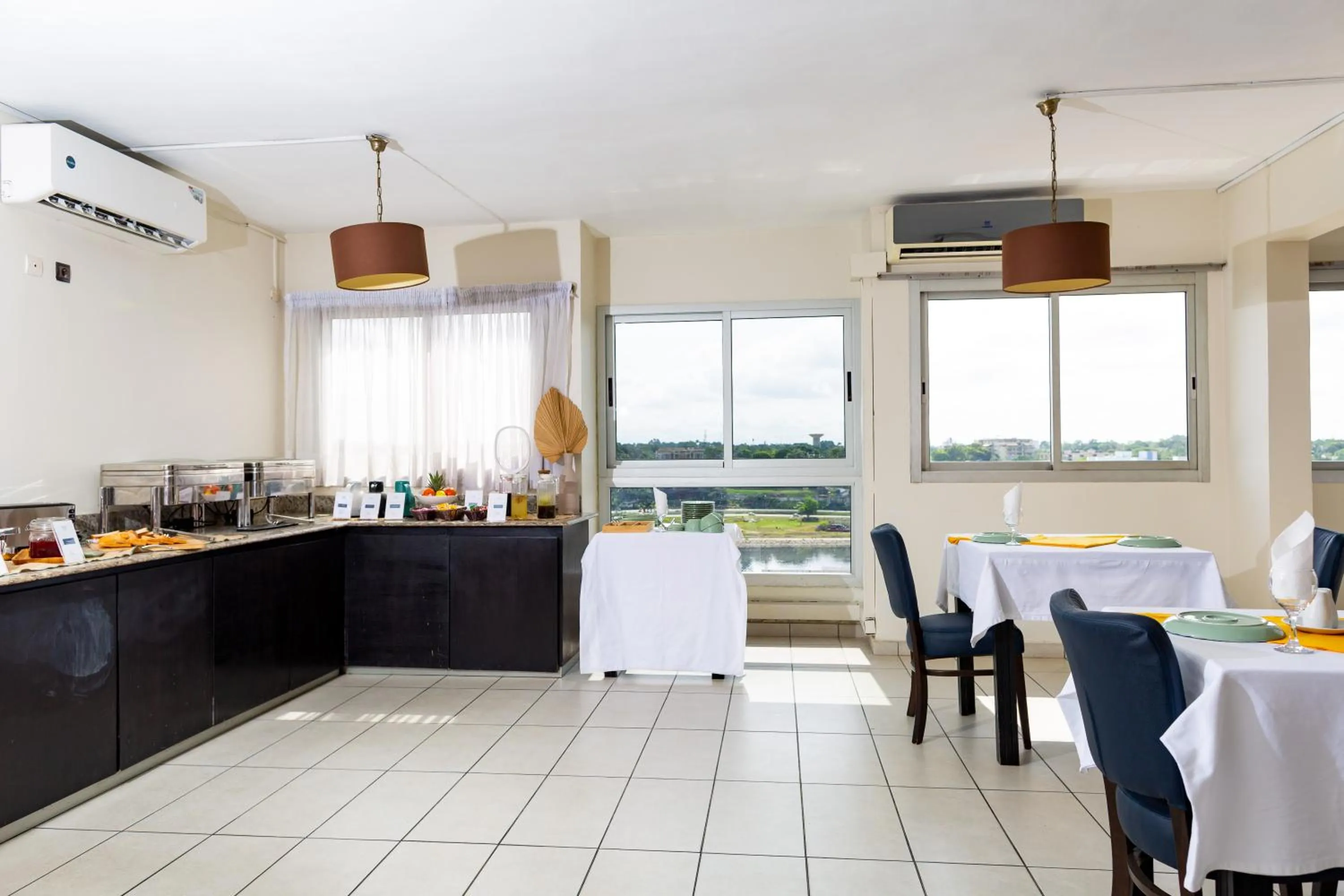 Restaurant/places to eat in Résidences Les Hauts de l'Indenié