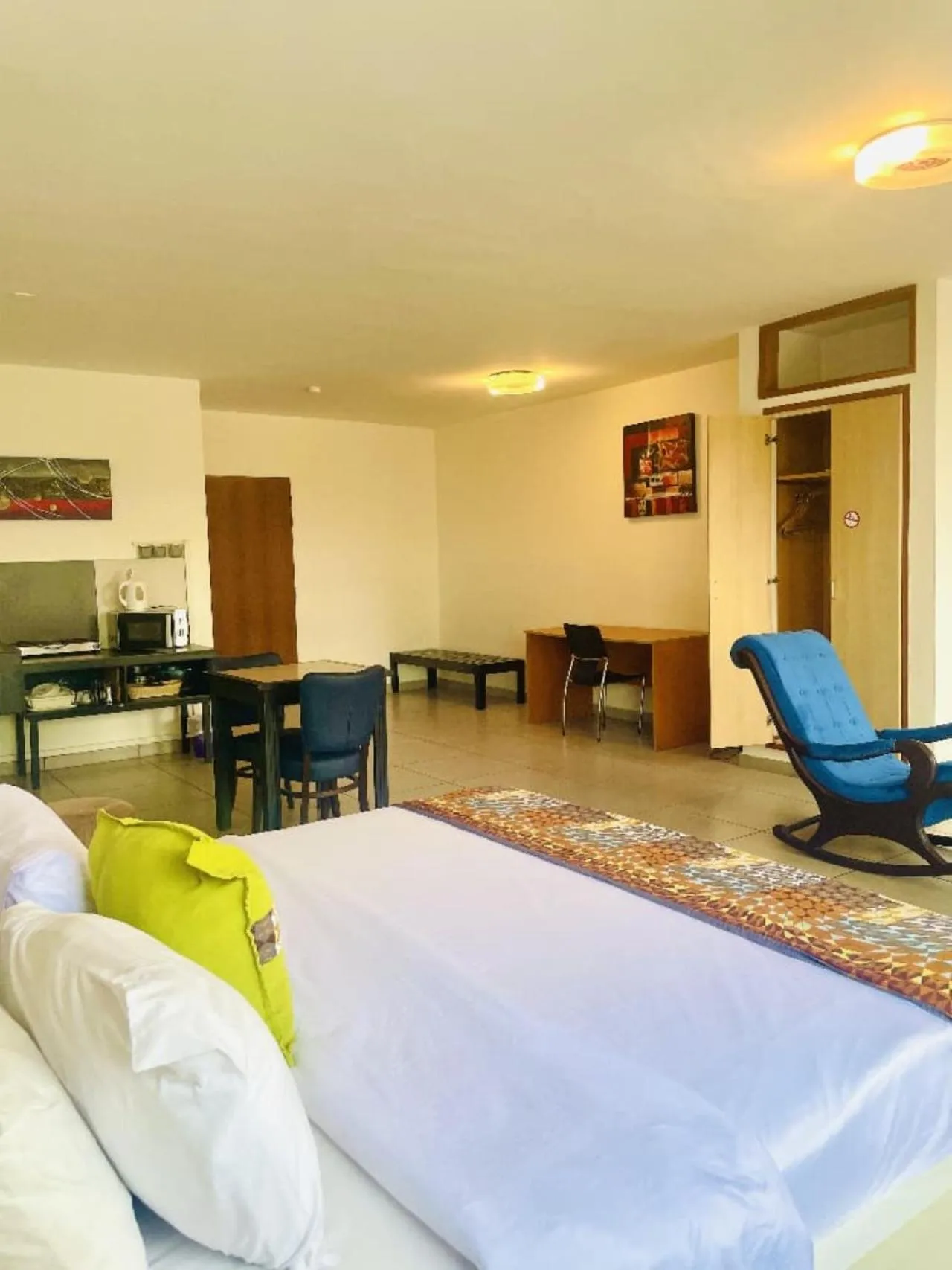 Kitchen or kitchenette, Bed in Résidences Les Hauts de l'Indenié