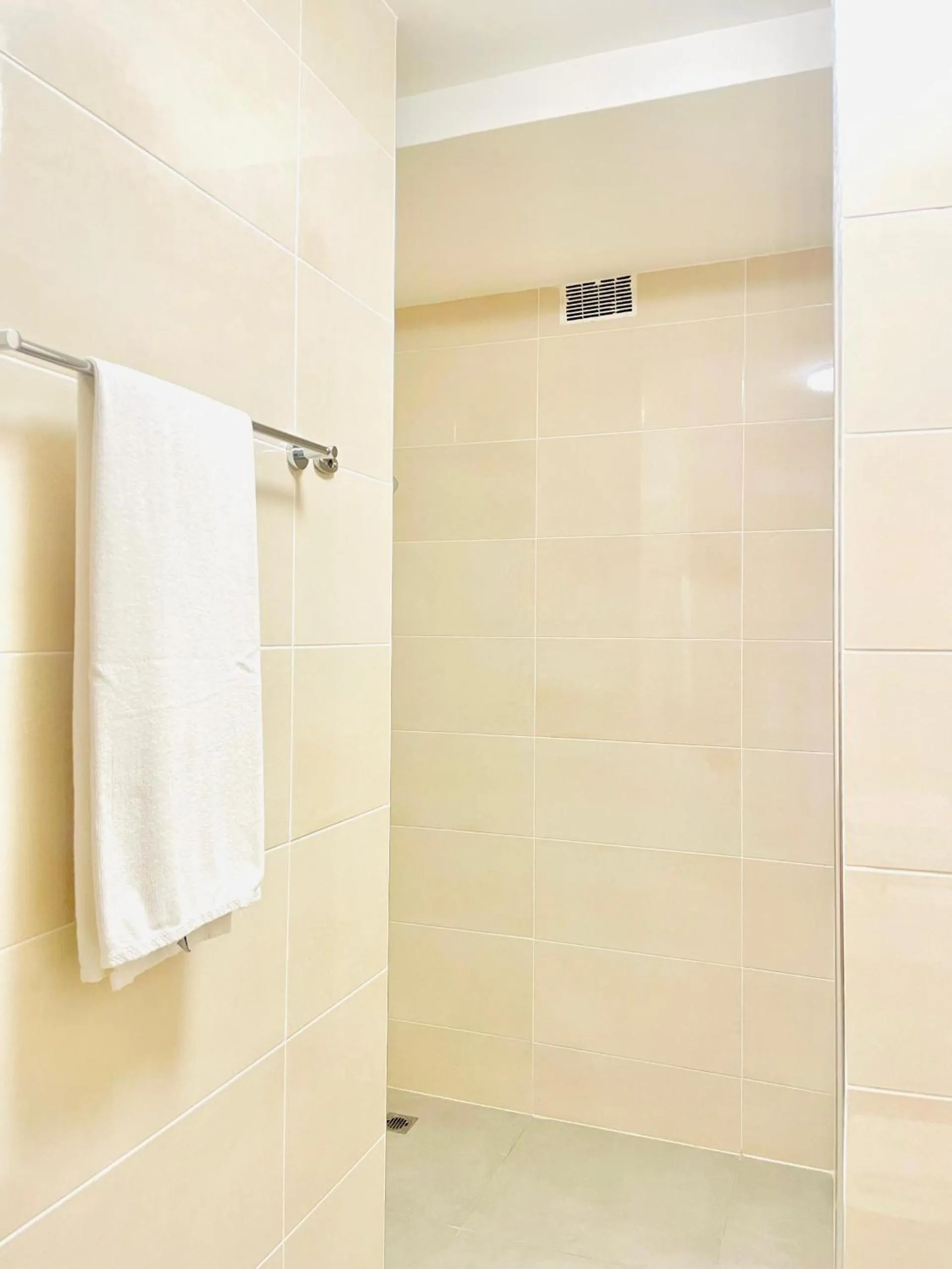 Shower in Résidences Les Hauts de l'Indenié