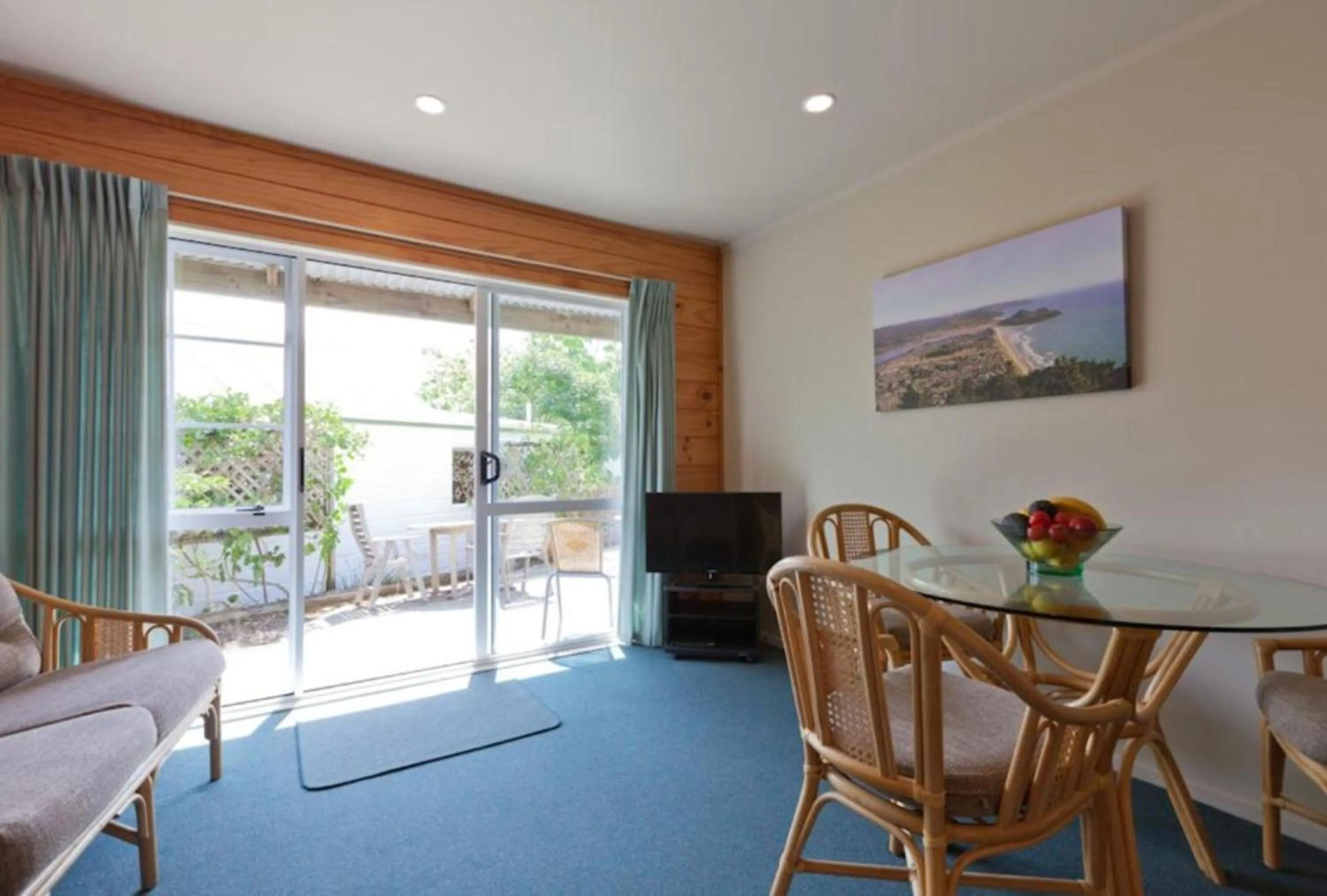 Living room in Pauanui Pines Motor Lodge