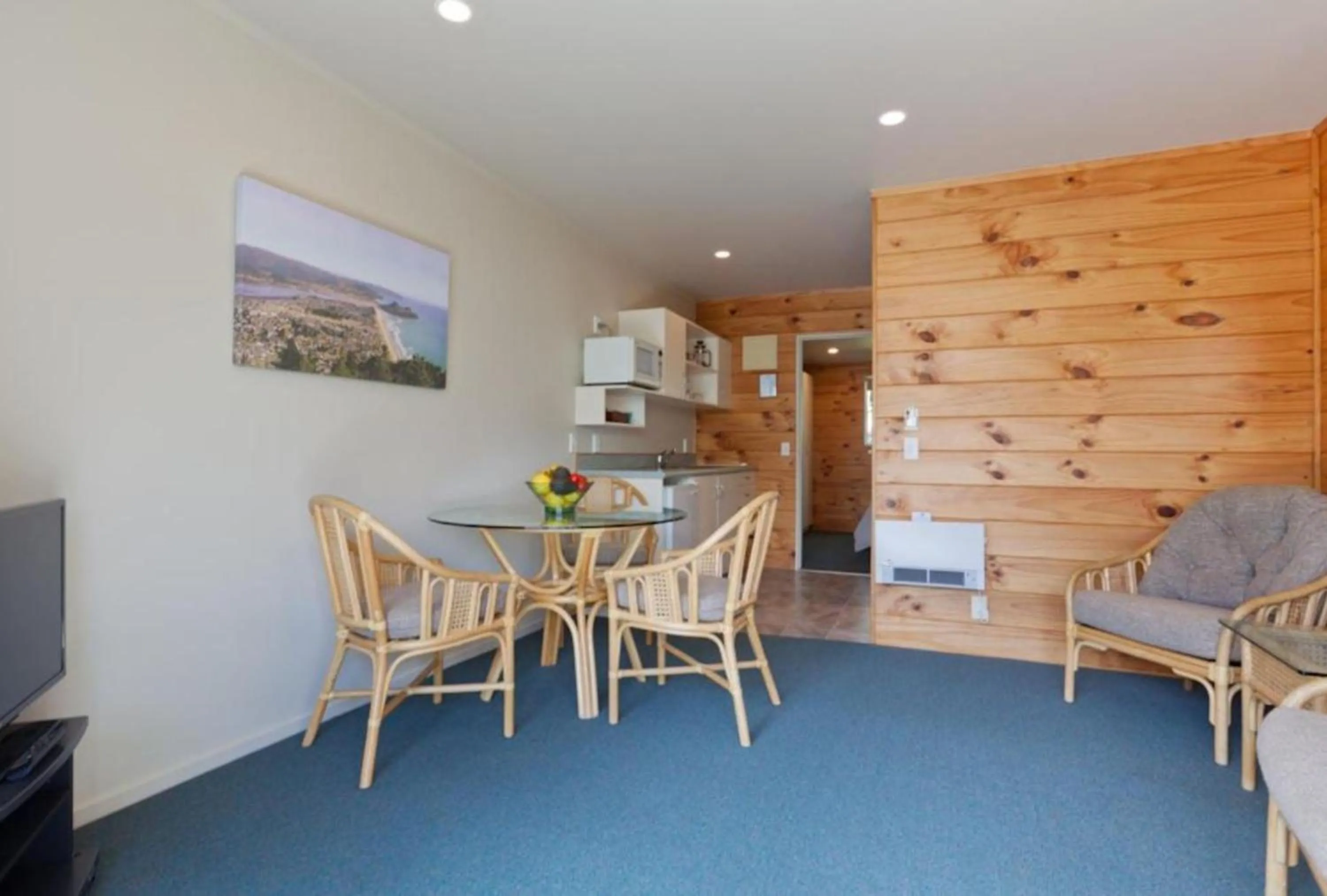 Seating area in Pauanui Pines Motor Lodge