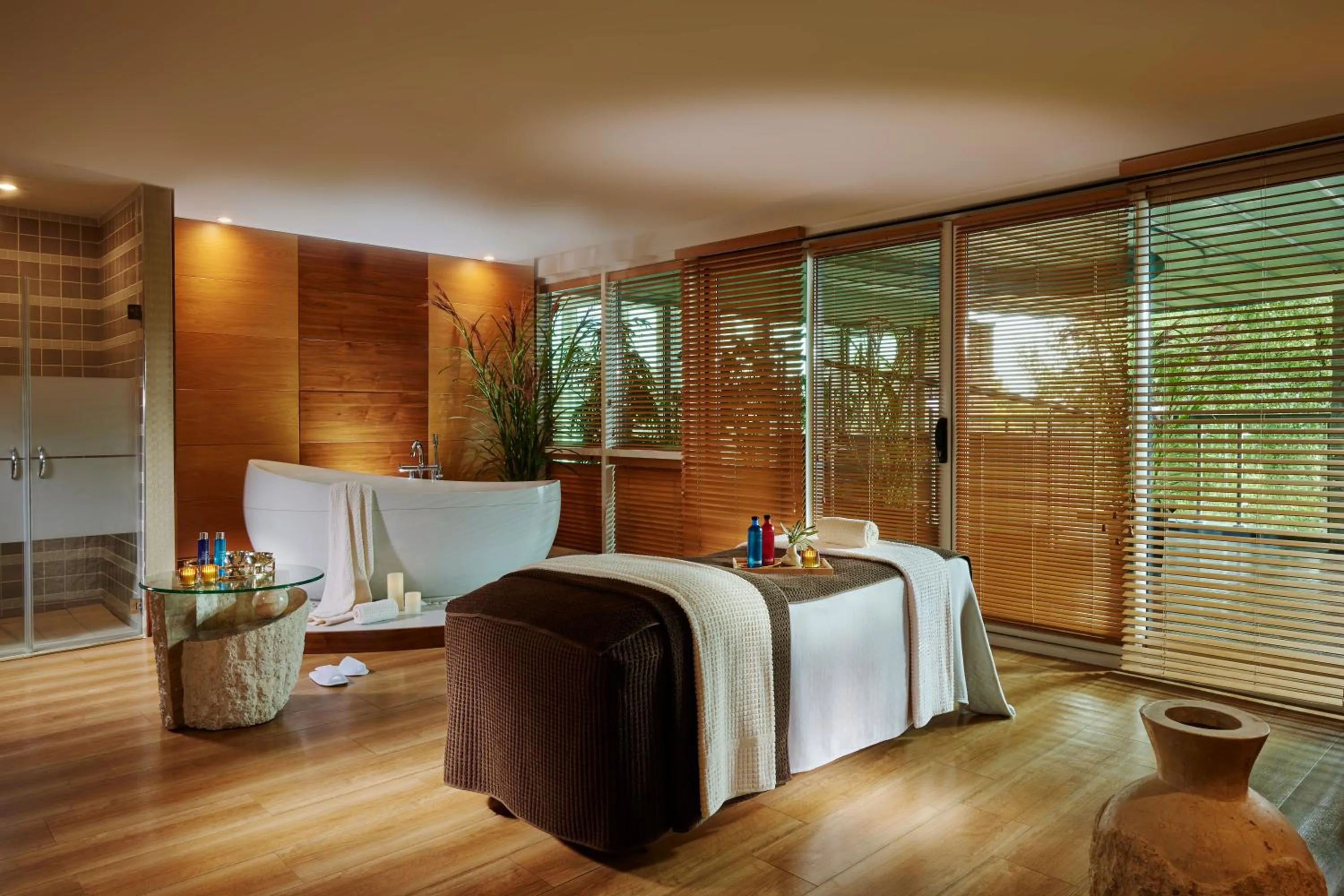 Massage, Bed in Hodson Bay Hotel