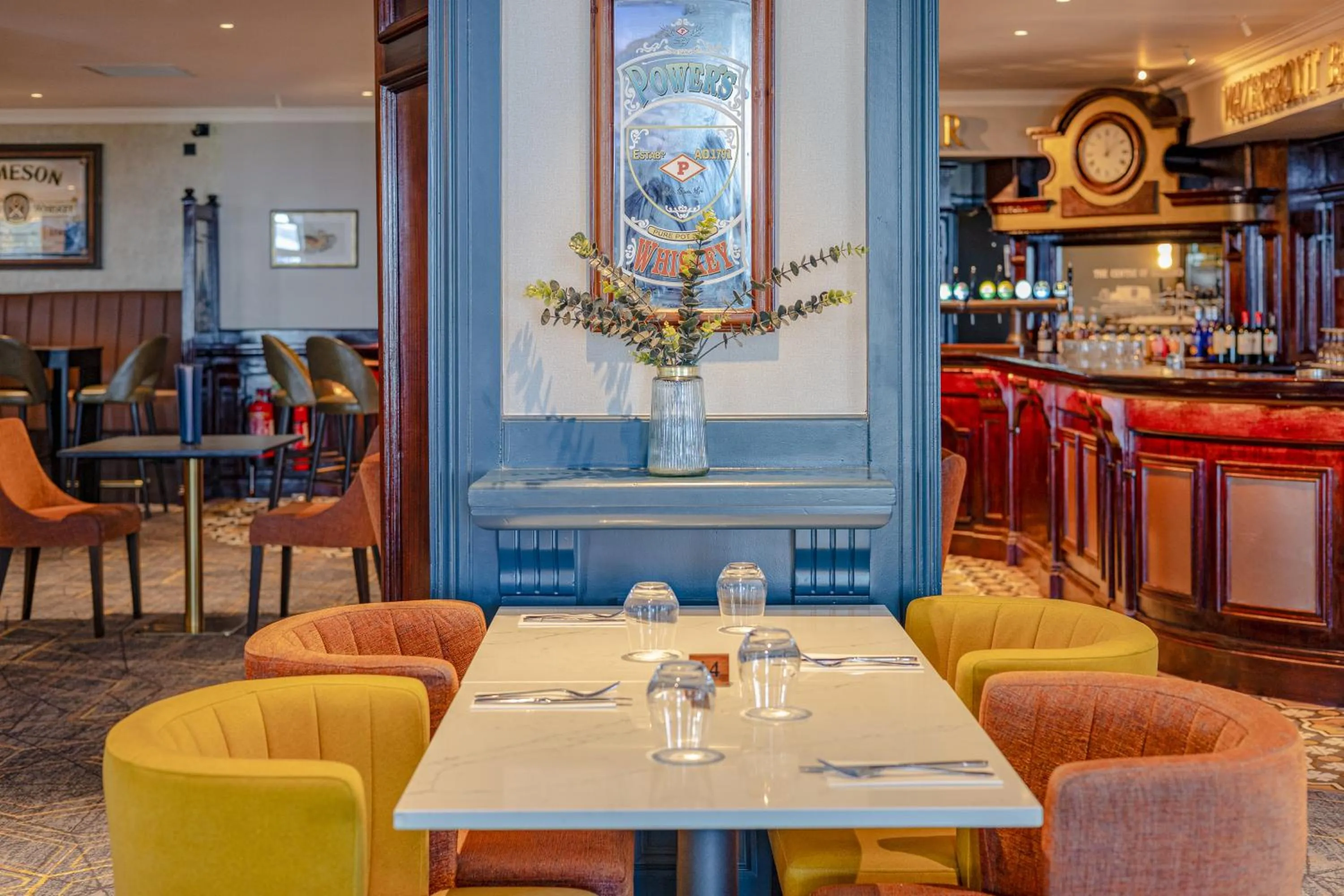 Lounge or bar in Hodson Bay Hotel