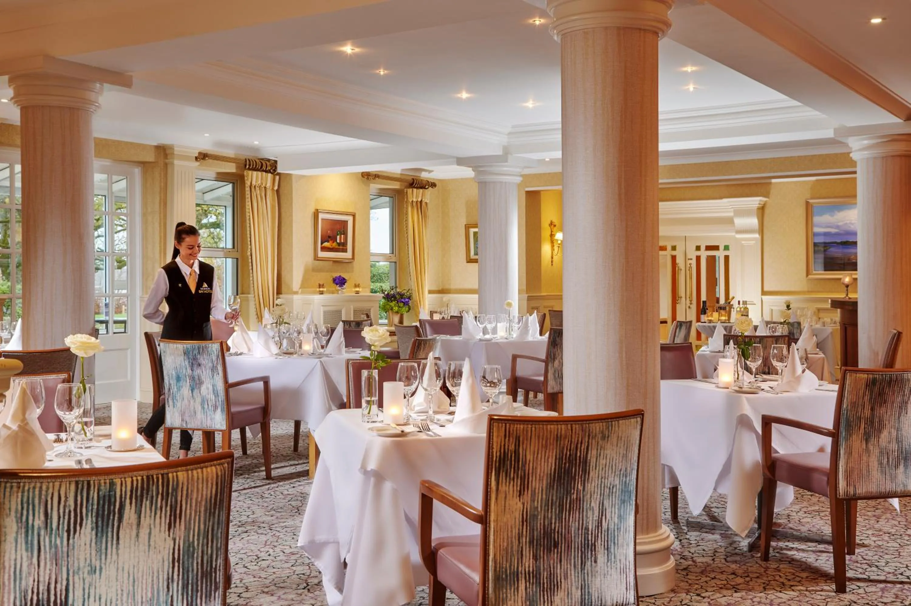 Restaurant/places to eat in Hodson Bay Hotel