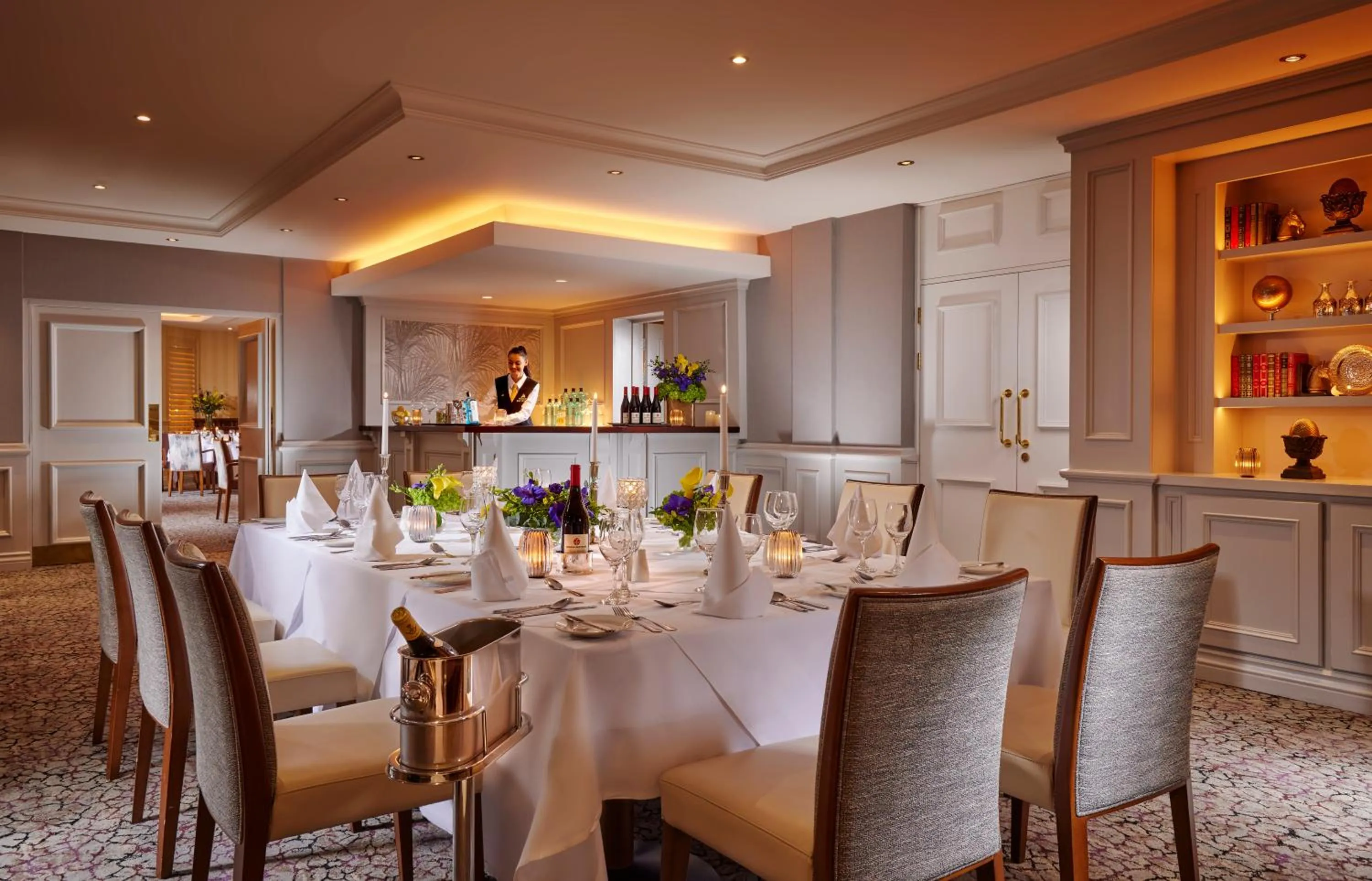 Restaurant/places to eat in Hodson Bay Hotel